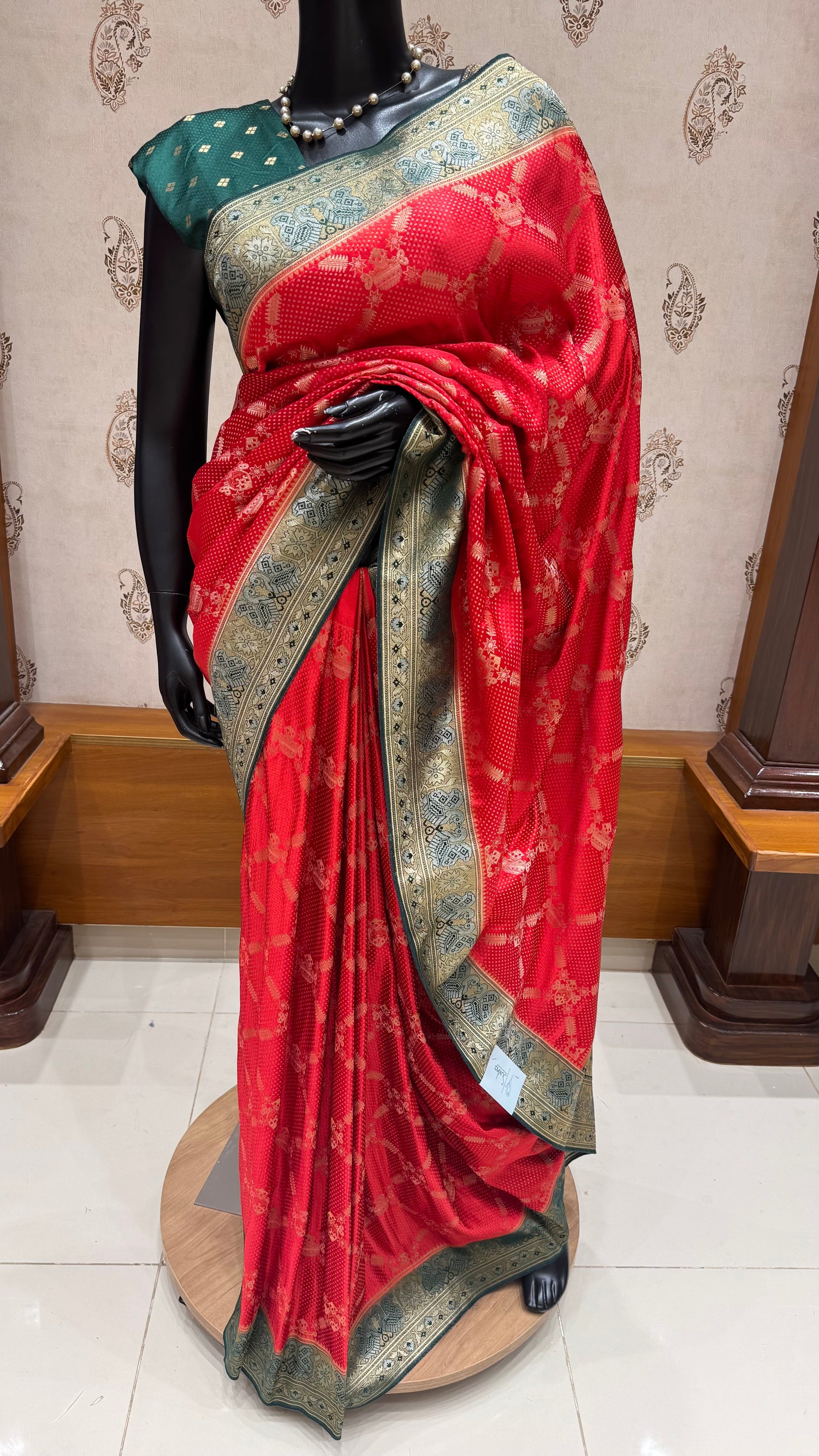 SATIN CREPE SUV5631-RED WITH BOTTLEGREEN