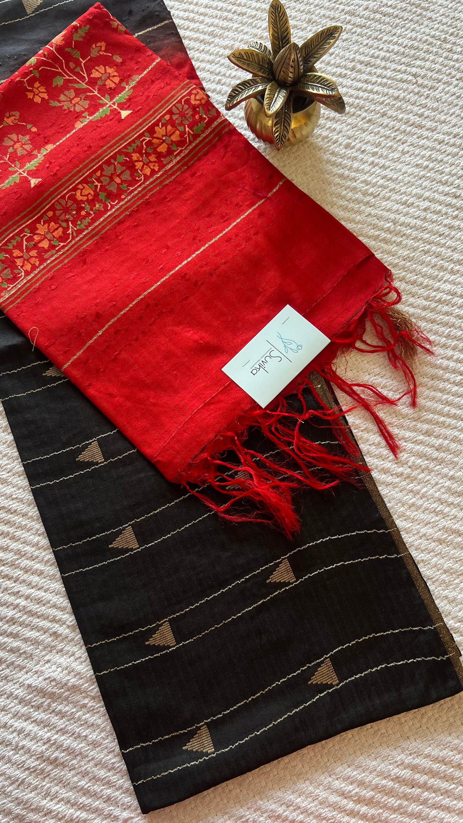 SUV4746-BLACK WITH RED