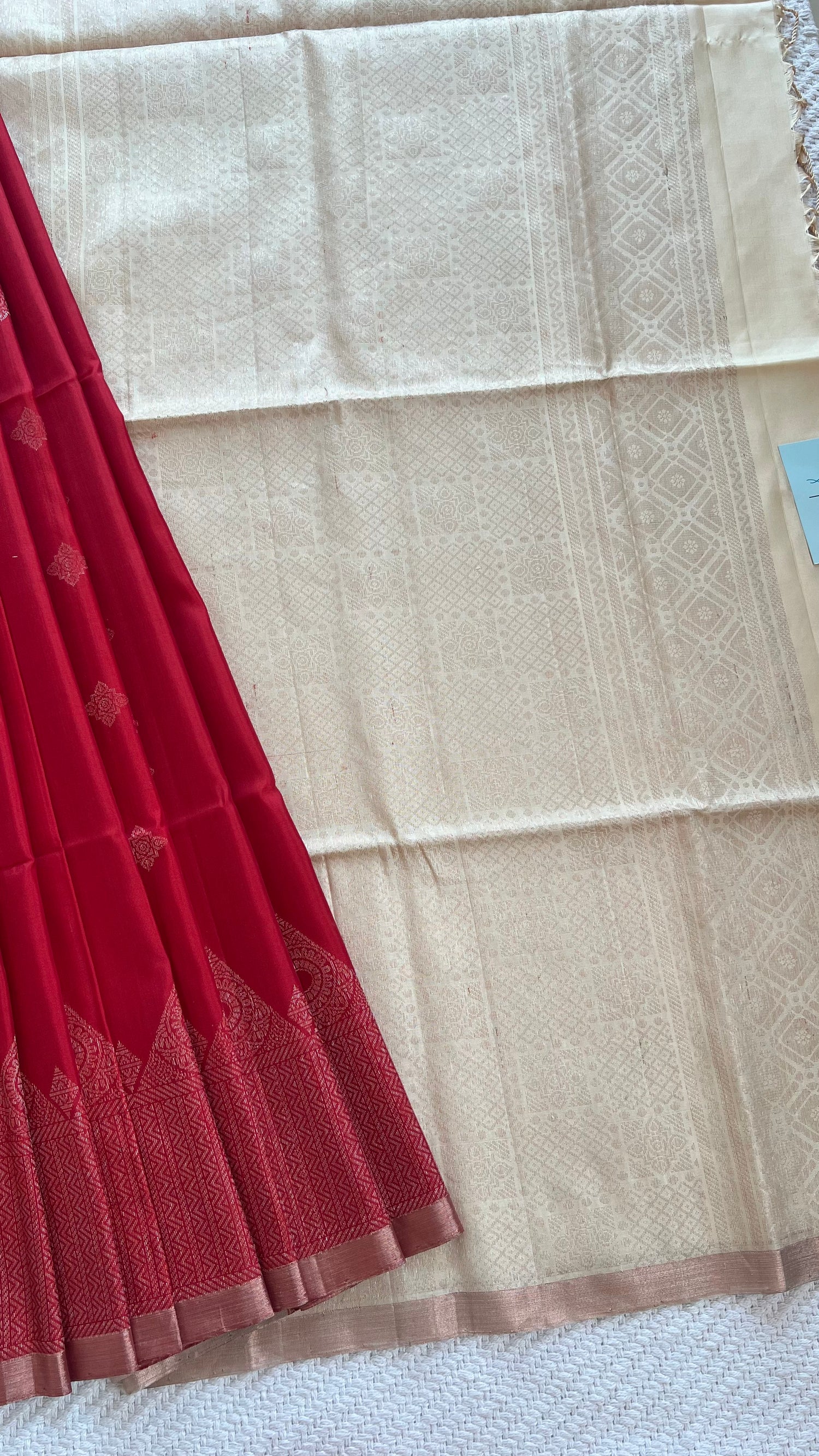 SUV3077 - RED WITH WHITE PURE SOFT SILK SAREE