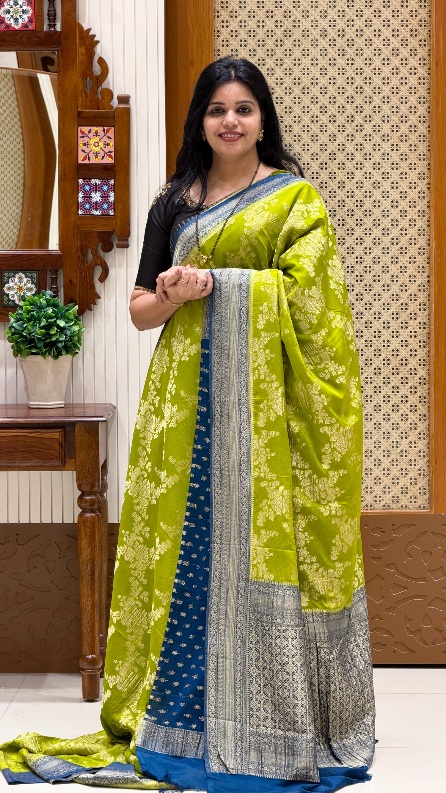 SUV5741-PARROTGREEN WITH BLUE