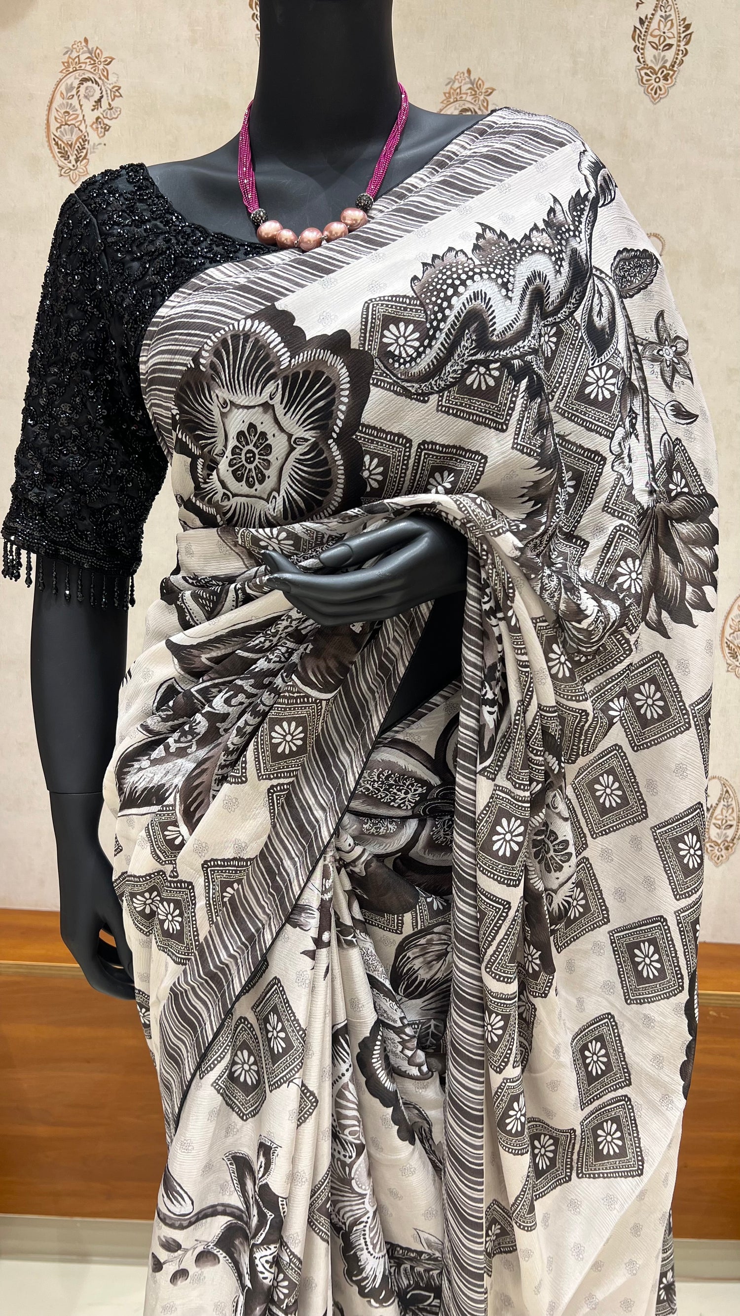 BLACK SEQUENCE BLOUSE SUV4404-BLACK AND WHITE