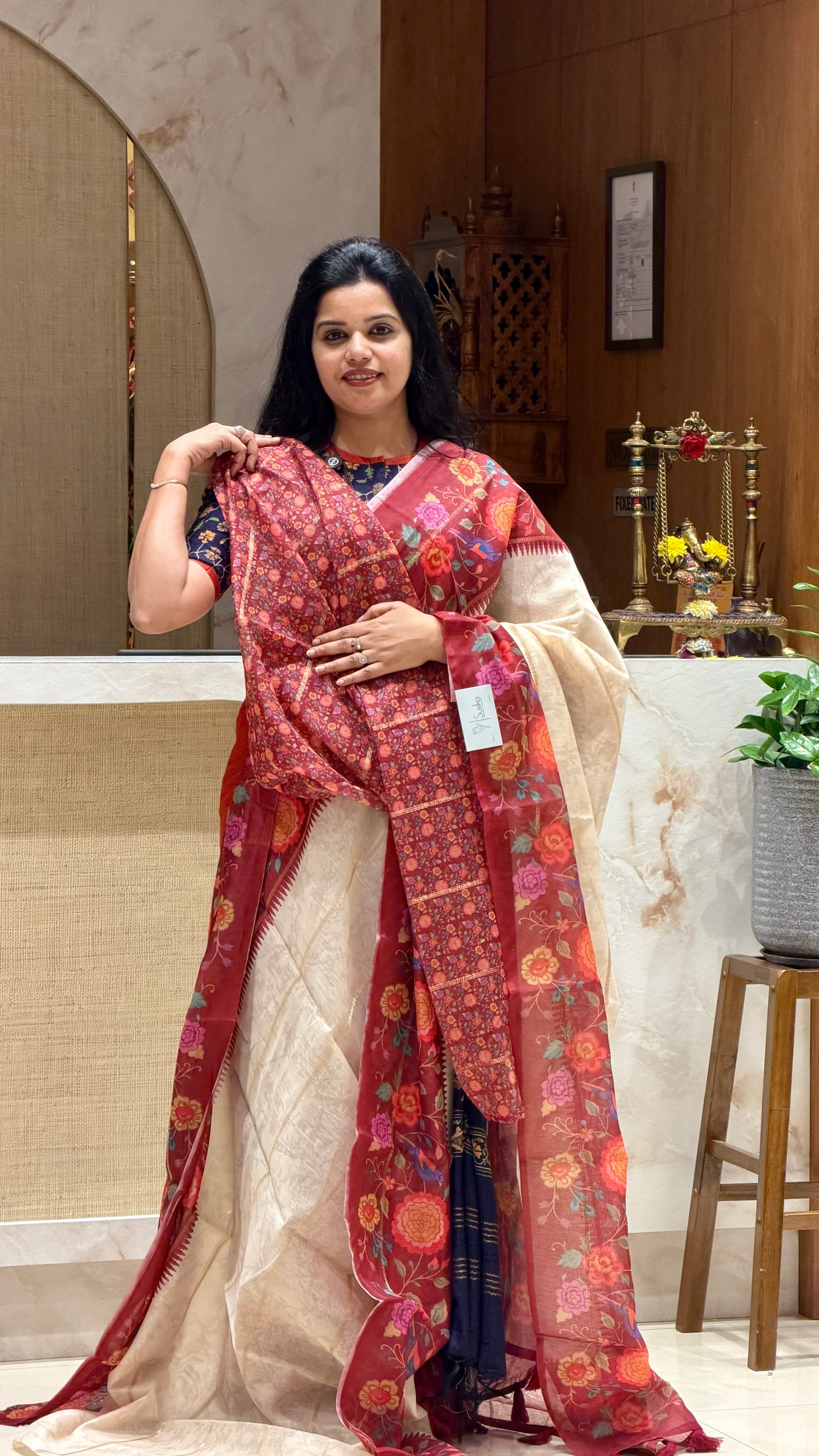 SUV3806-WHITE WITH MAROON