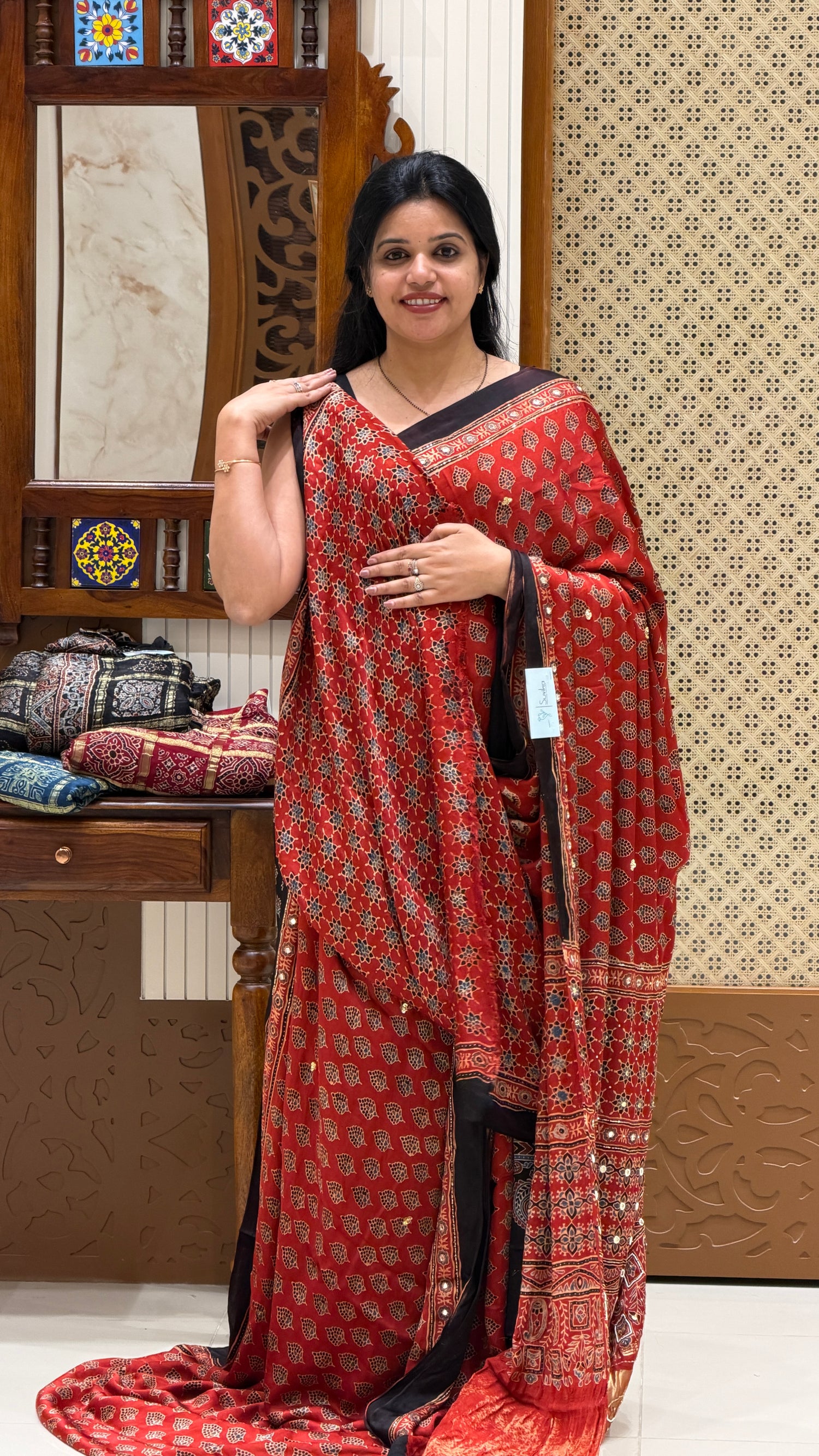 SUV4472-RED (AJRAK HAND WORK SAREE)