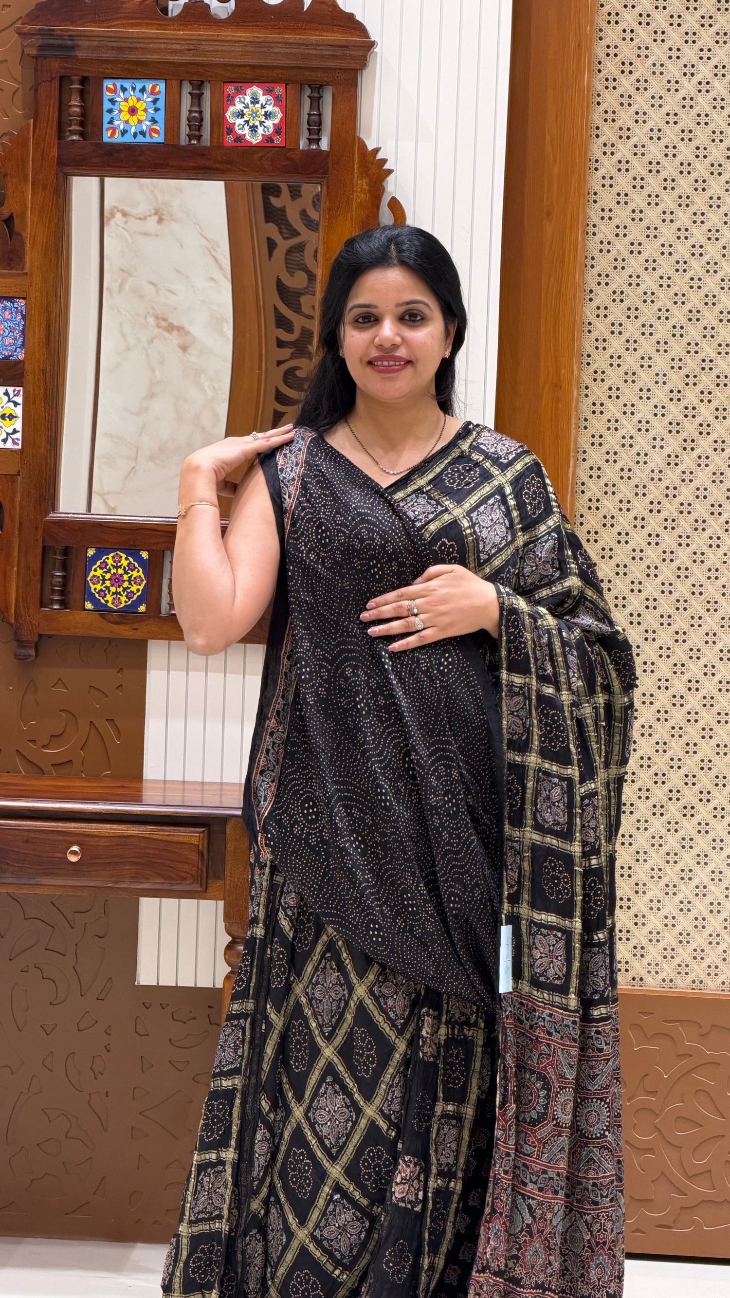 SUV4489-BLACK Ghatchola modal silk