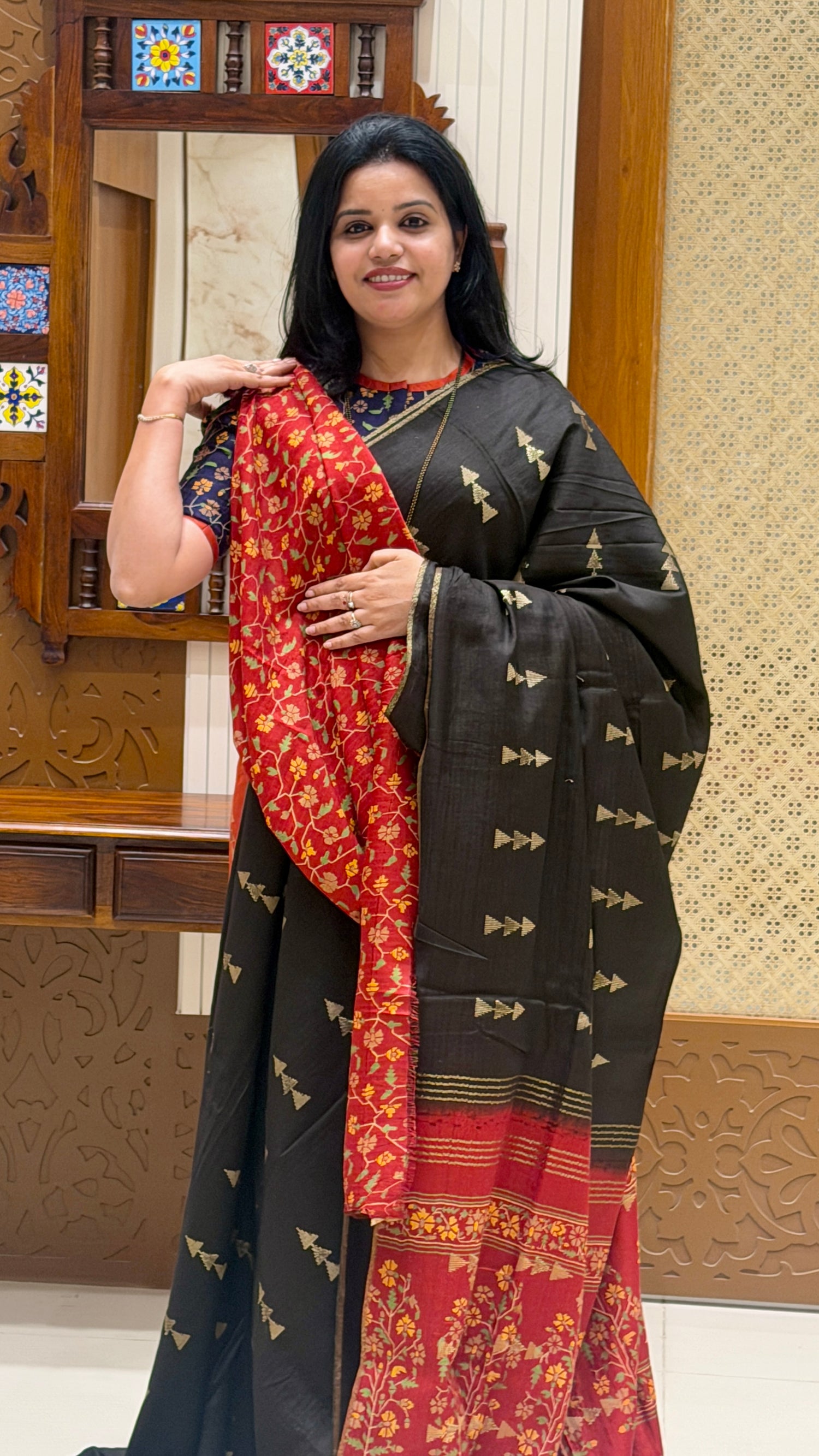 SUV3925-BLACK WITH RED