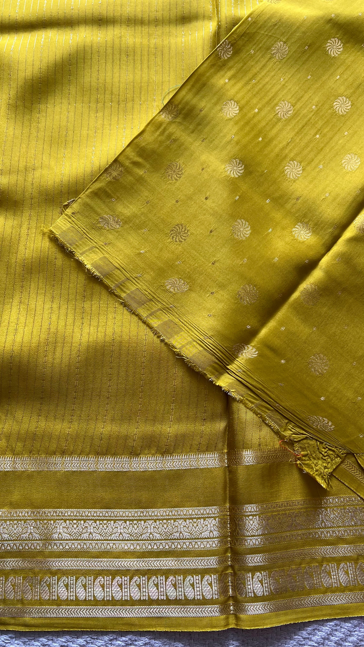 SUV5485-YELLOW