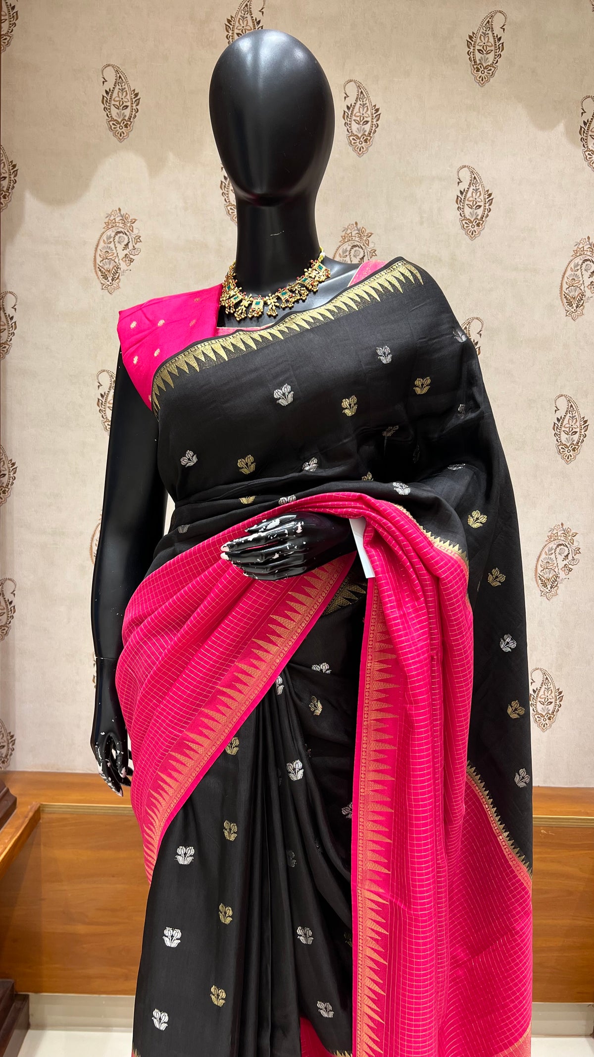 SUV5638-BLACK WITH PINK