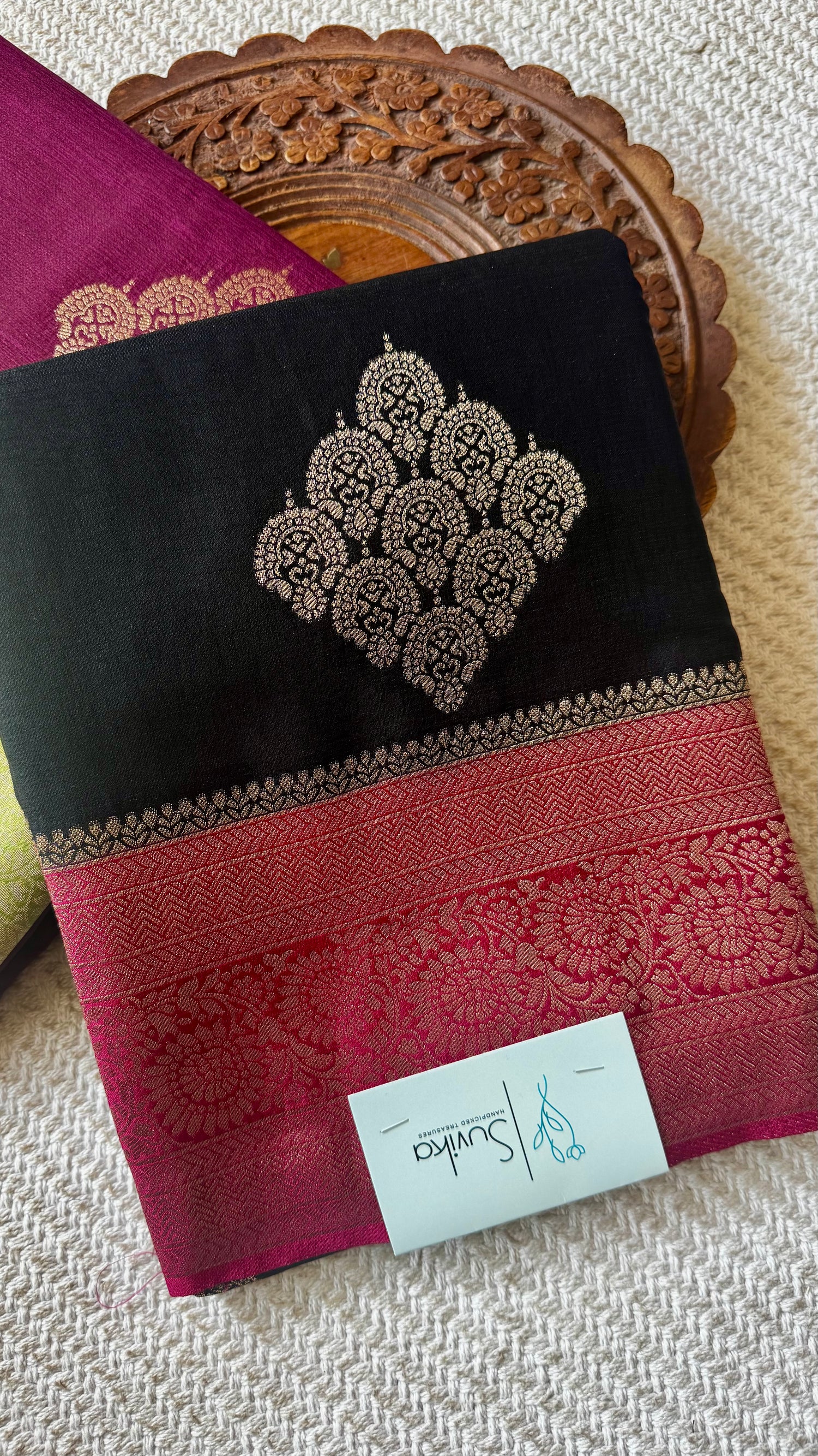SUV4378-BLACK WITH PINK