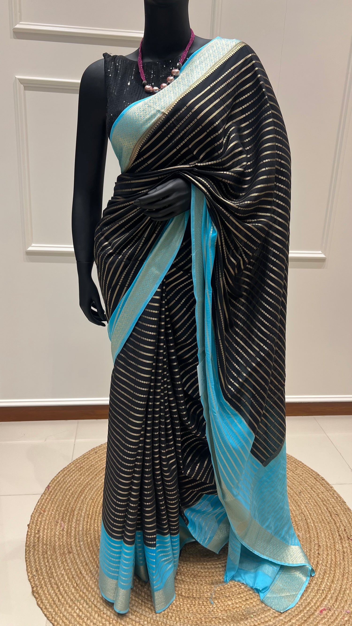 SUV2733-BLACK WITH BLUE