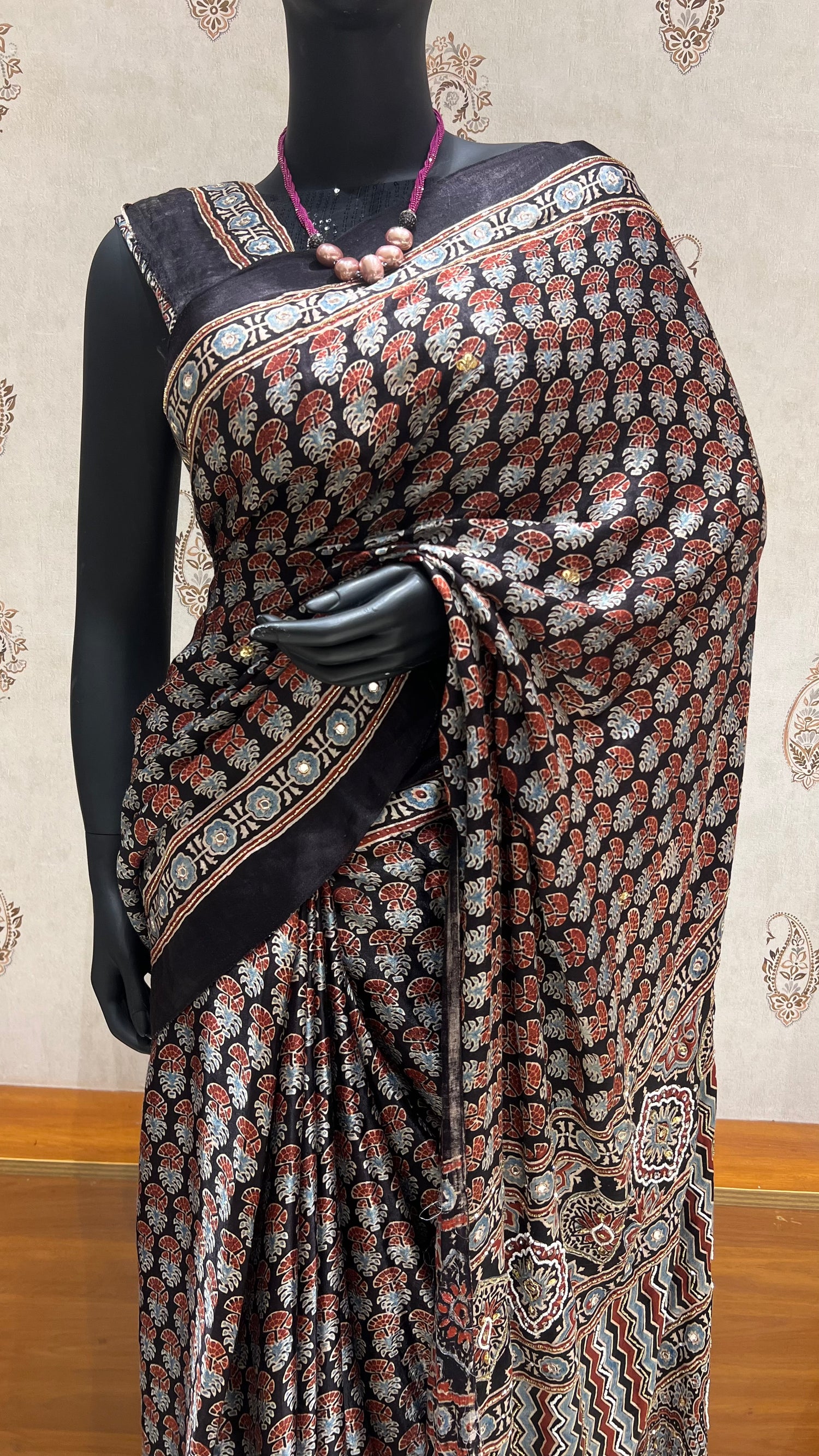 SUV4474-BLACK (AJRAK HAND WORK SAREE)