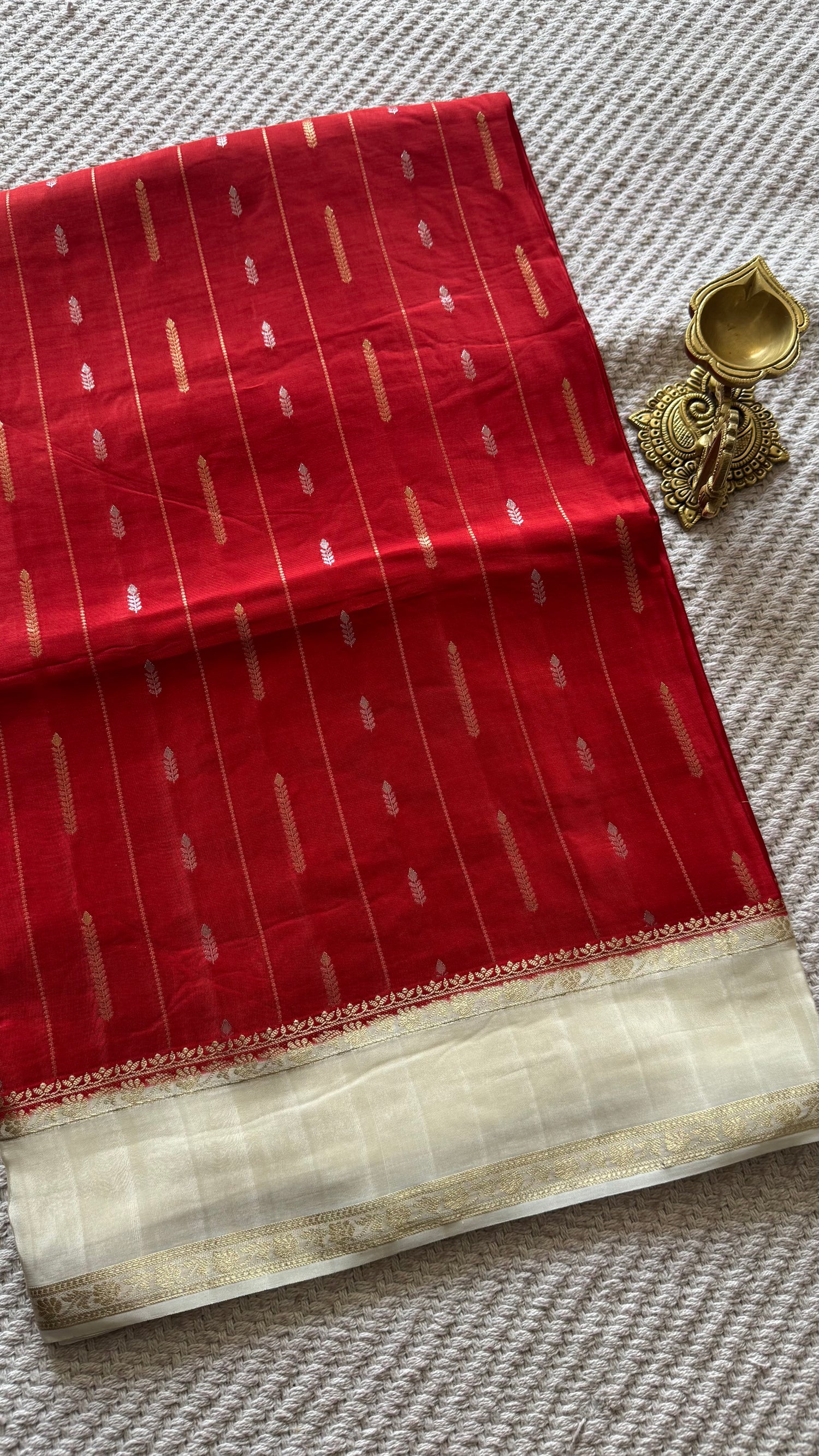 SUV4851-RED WITH WHITE
