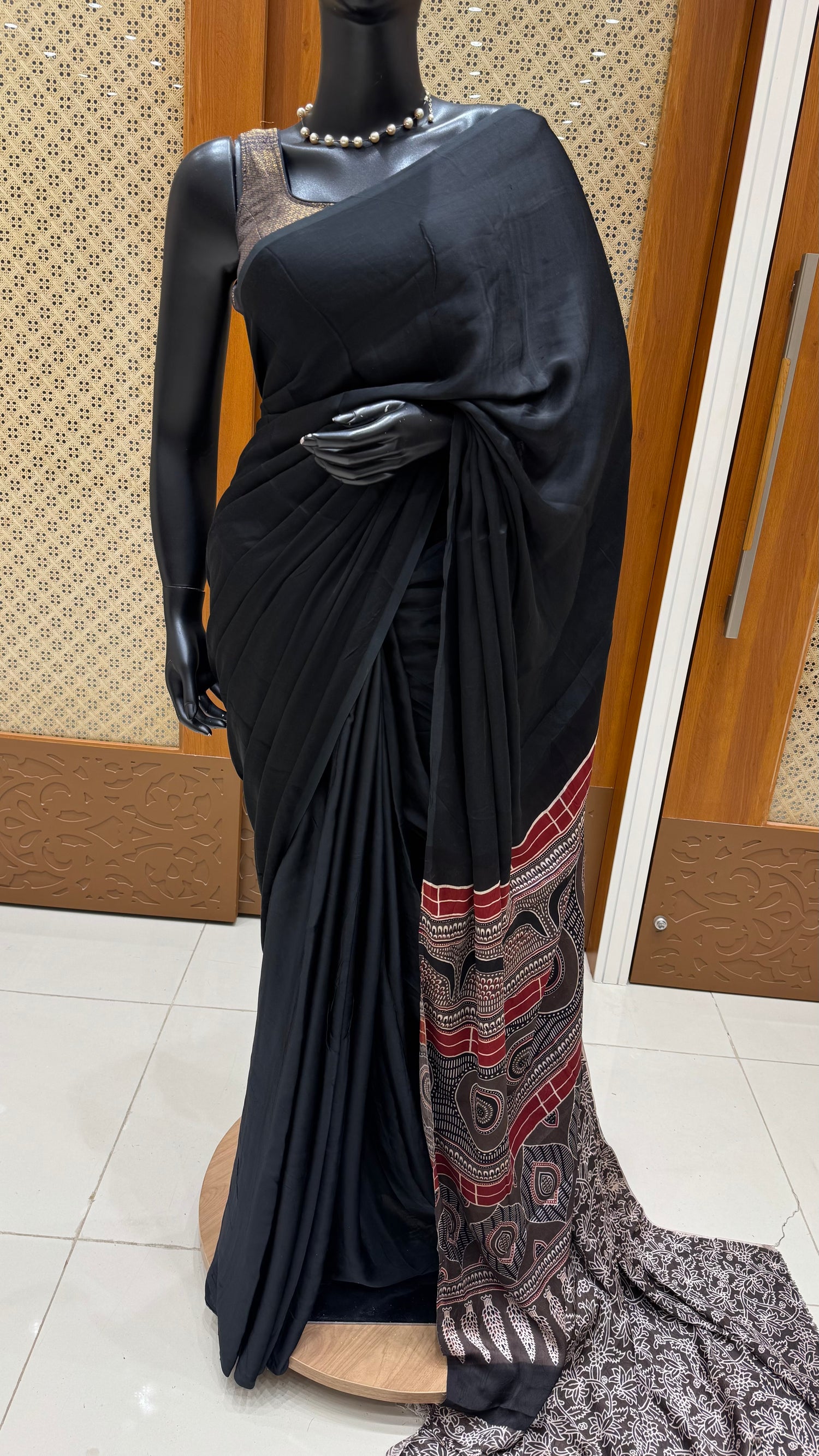 SUV4841-BLACK