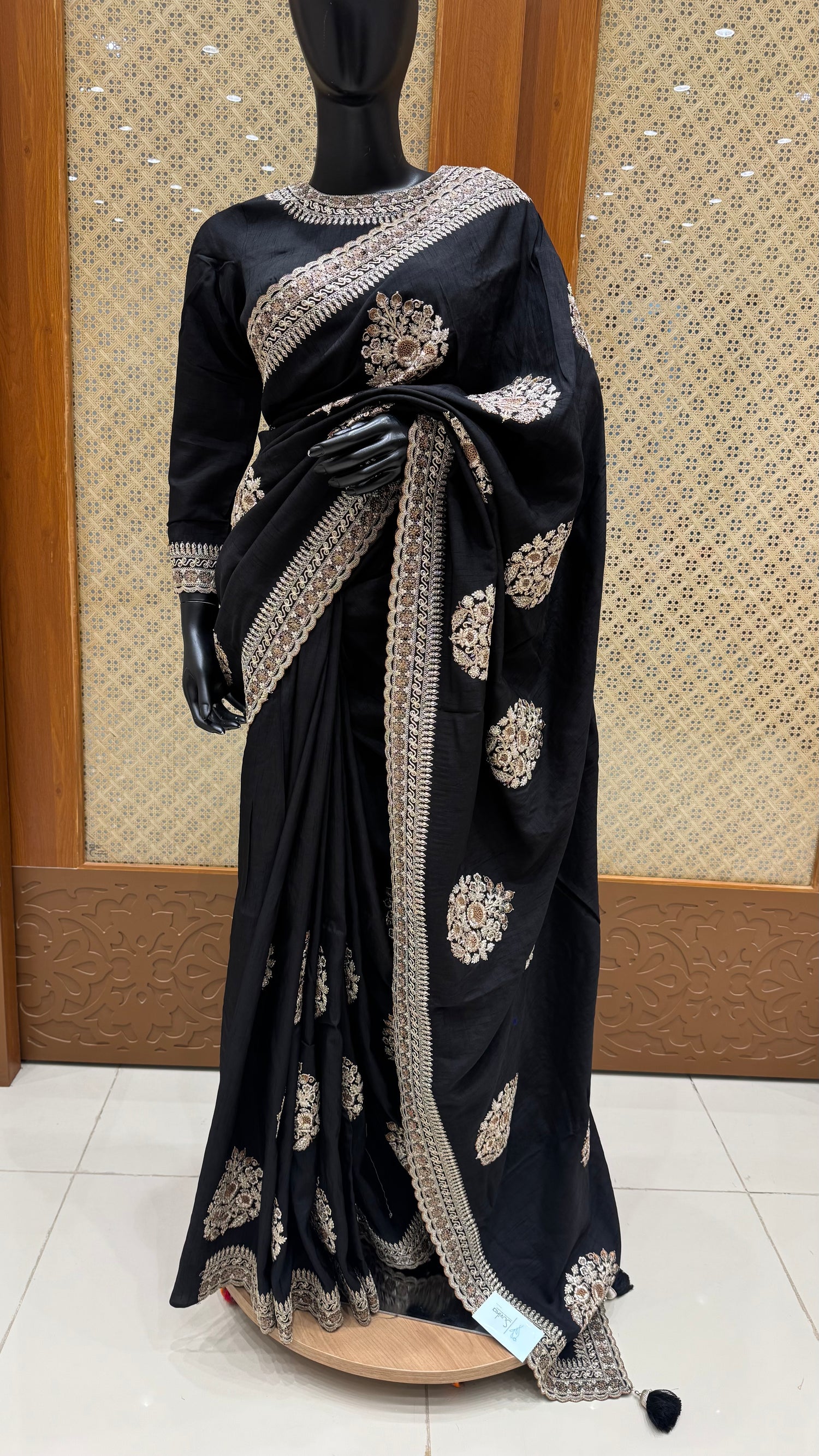 SUV4679-BLACK