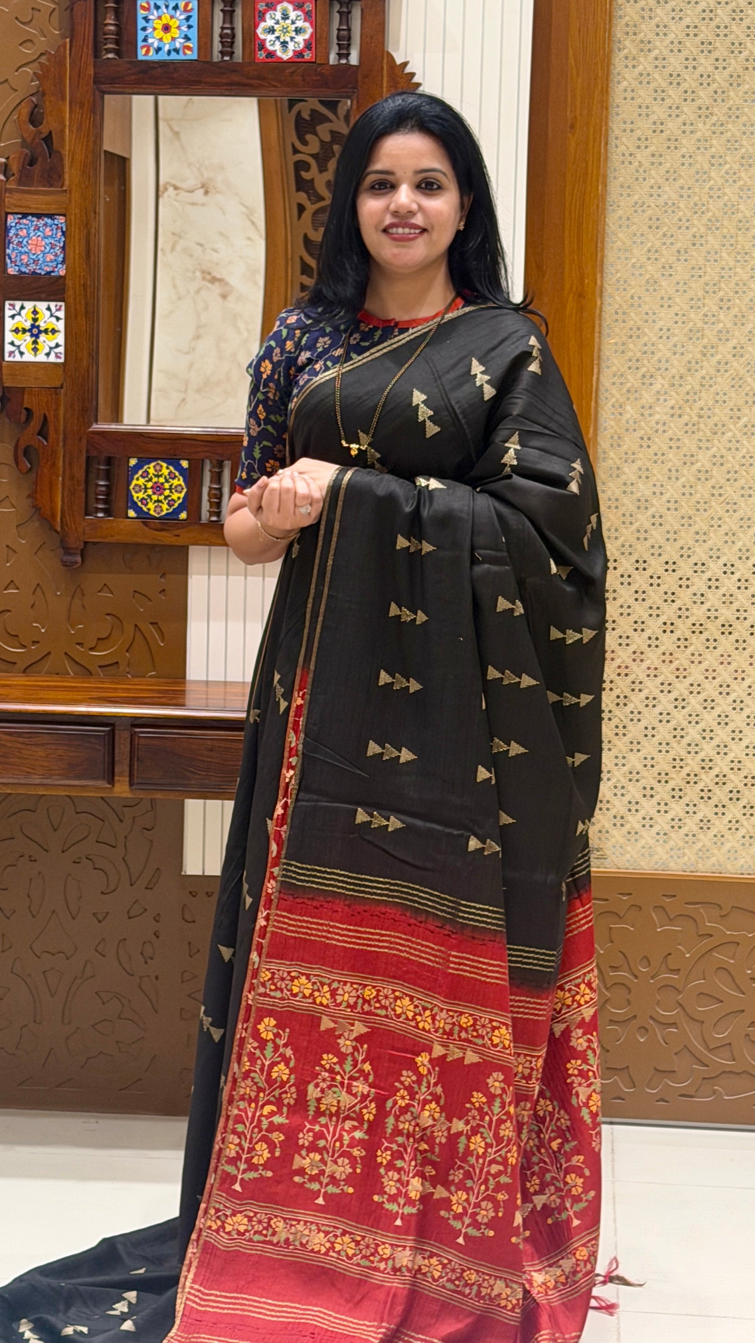 SUV3925-BLACK WITH RED