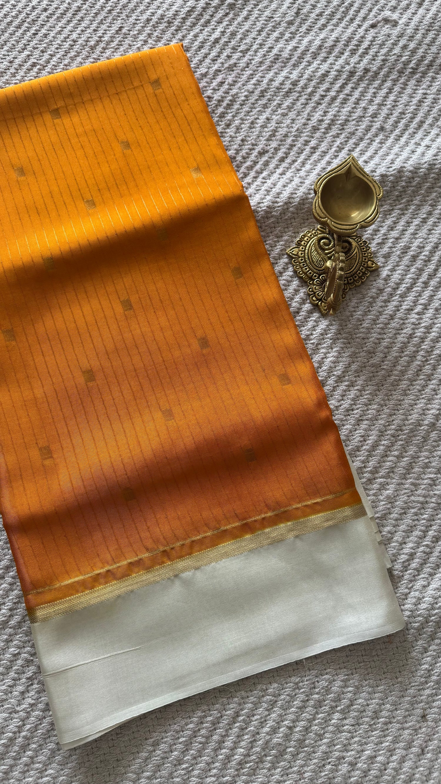 SUV4802-MUSTARD WITH WHITE