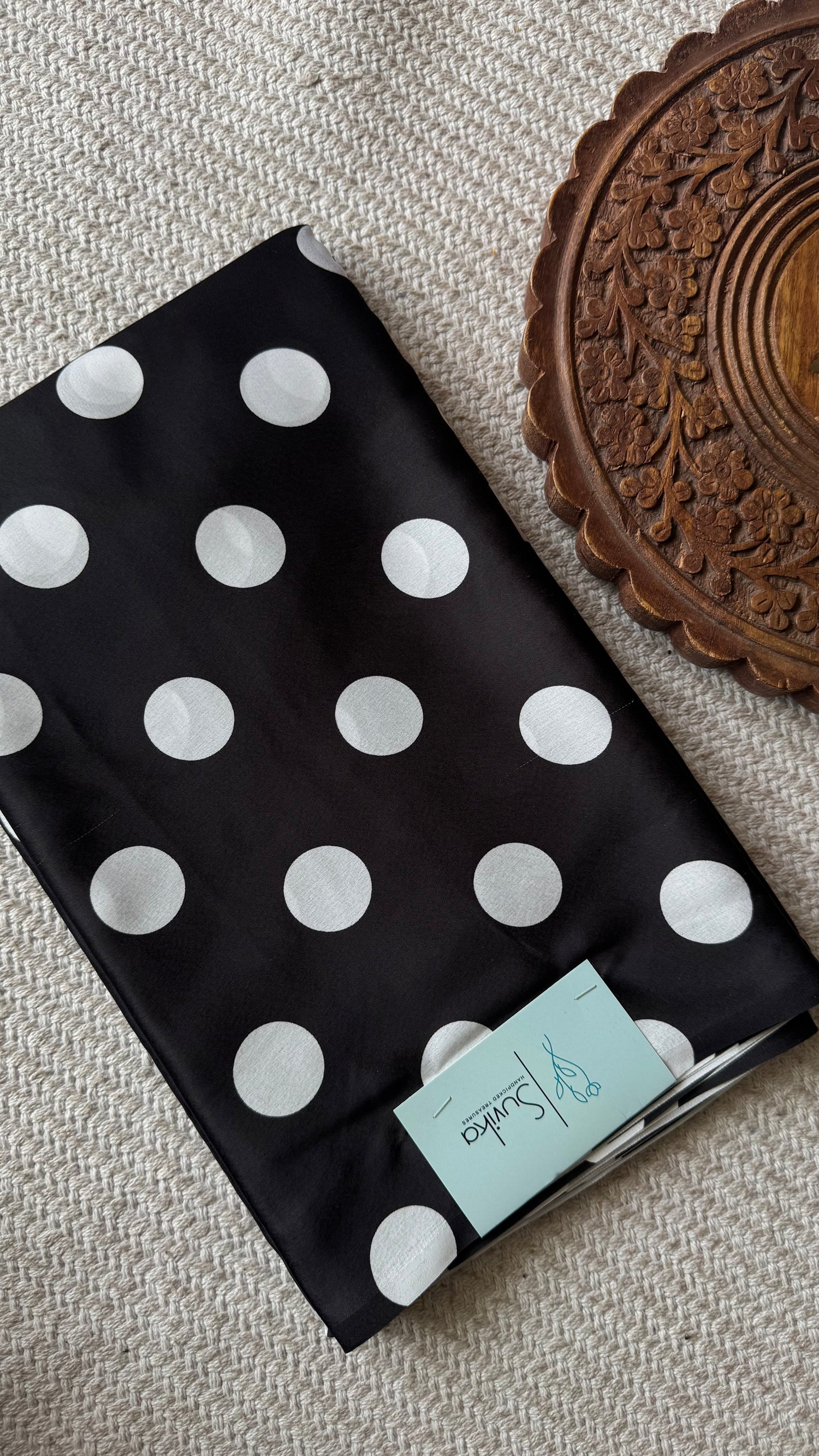 SUV4499-BLACK WITH WHITE