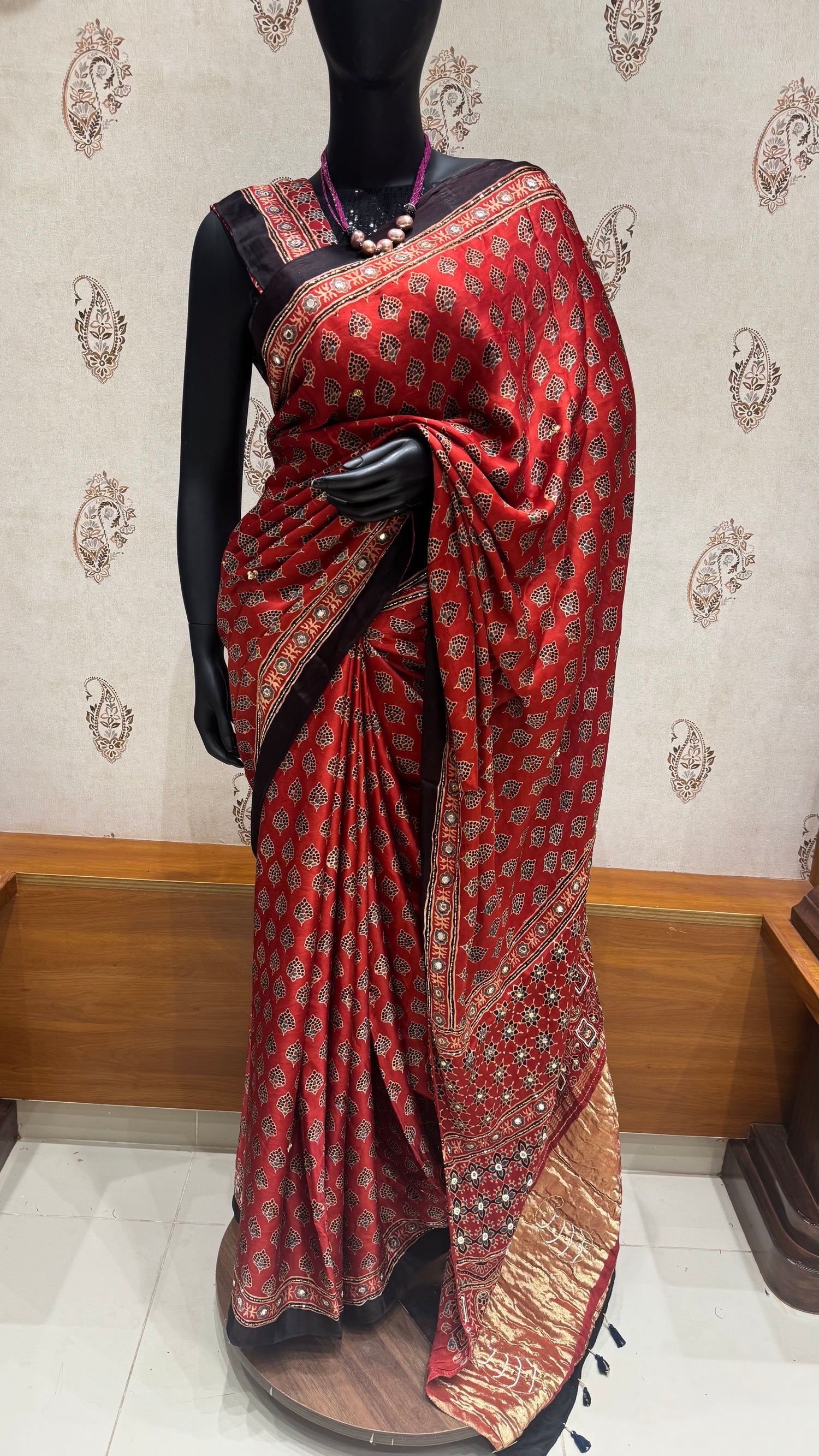 SUV4472-RED (AJRAK HAND WORK SAREE)