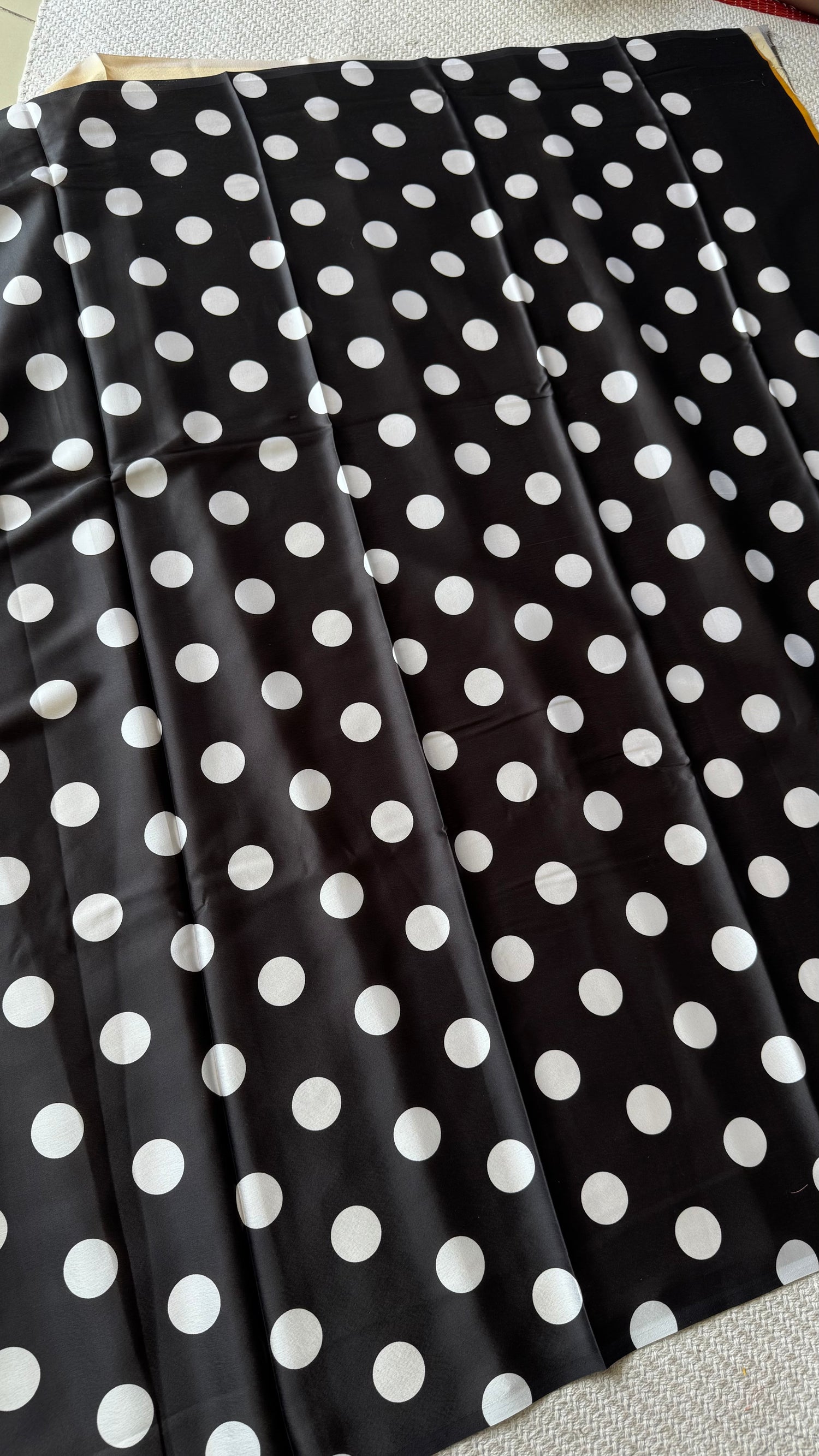 SUV4499-BLACK WITH WHITE