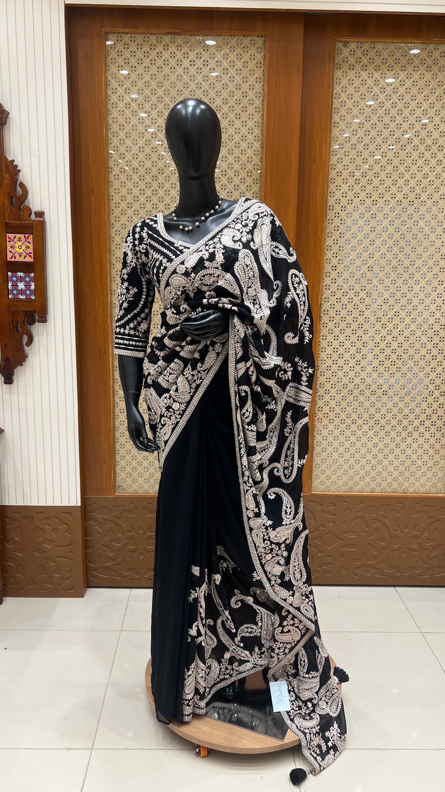 SUV4677-BLACK