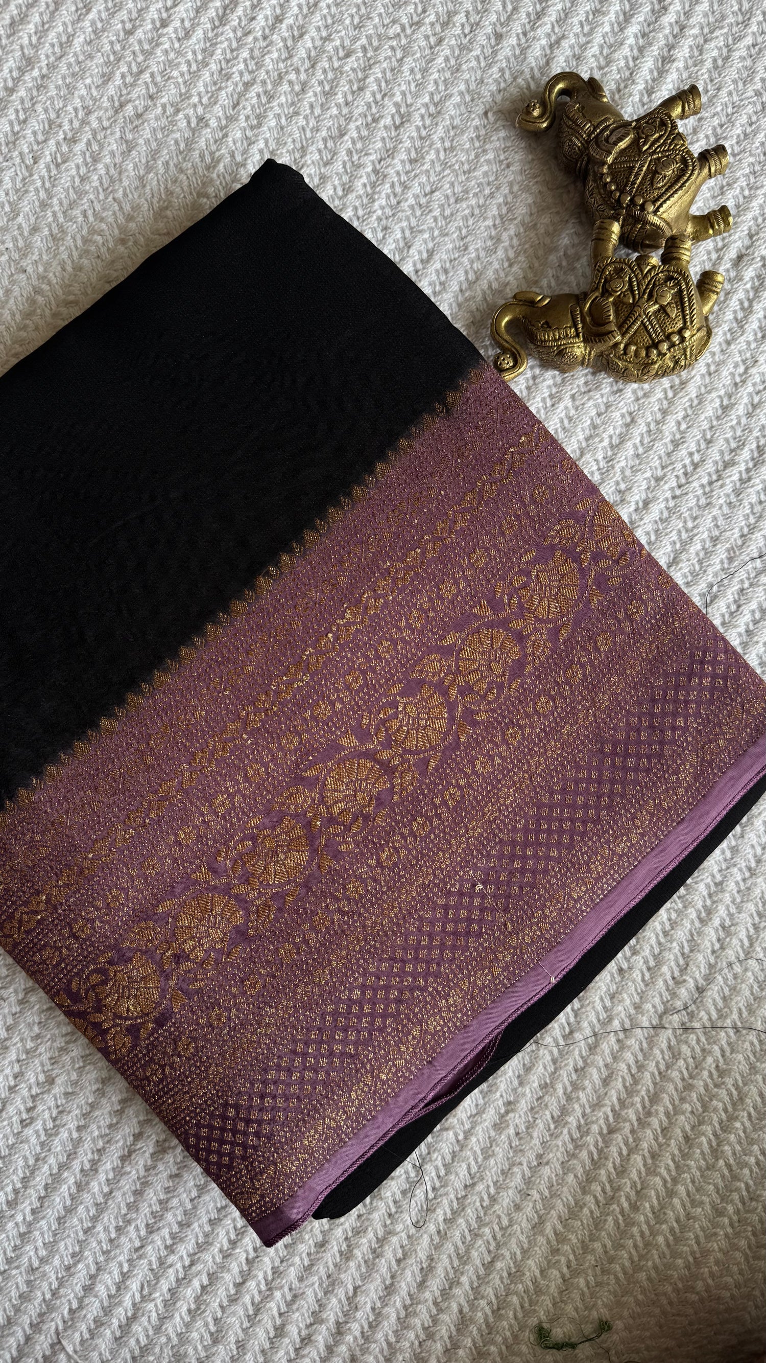 SUV4735-BLACK WITH LAVENDER