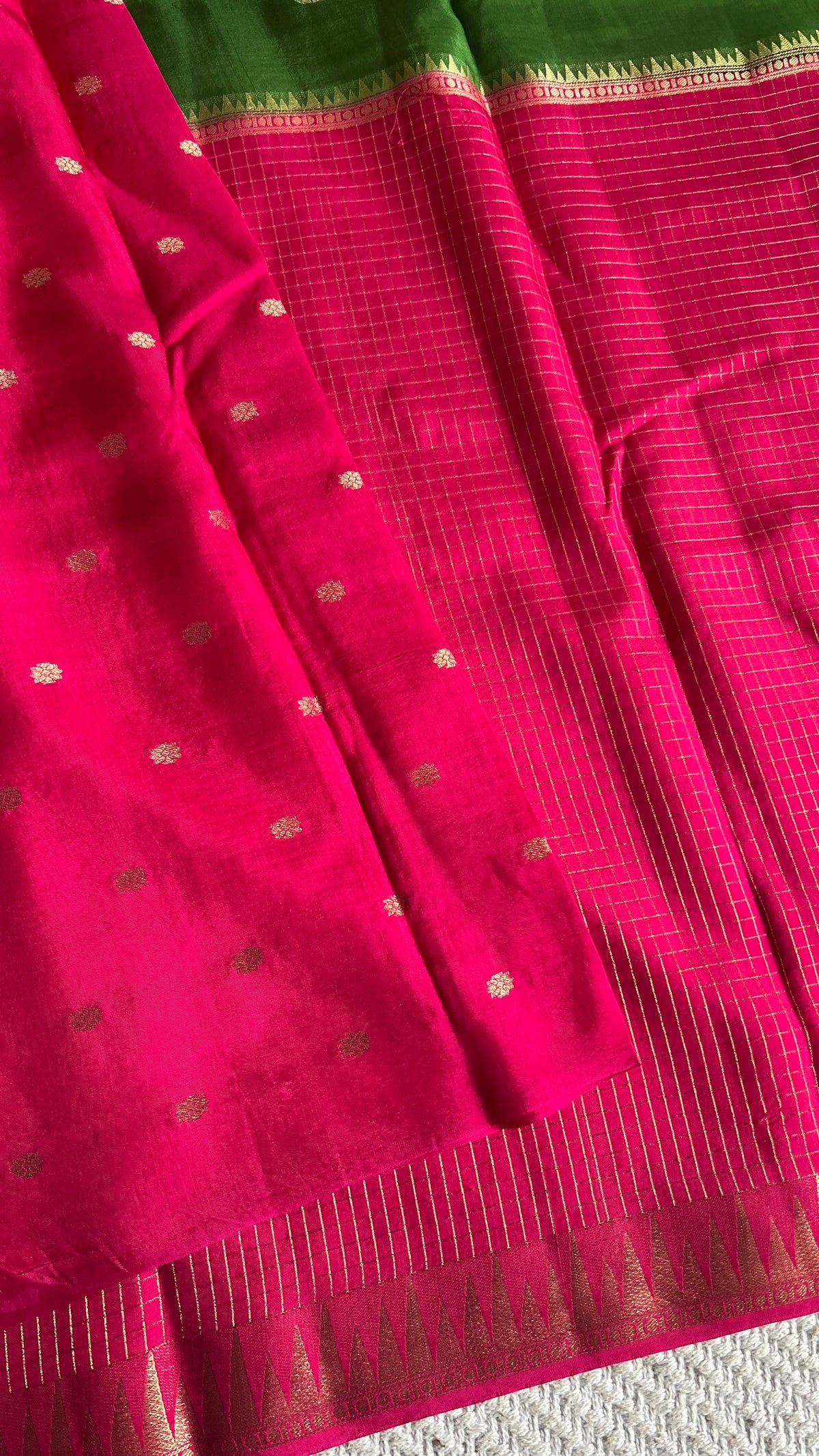 SUV5638-PARROTGREEN WITH PINK