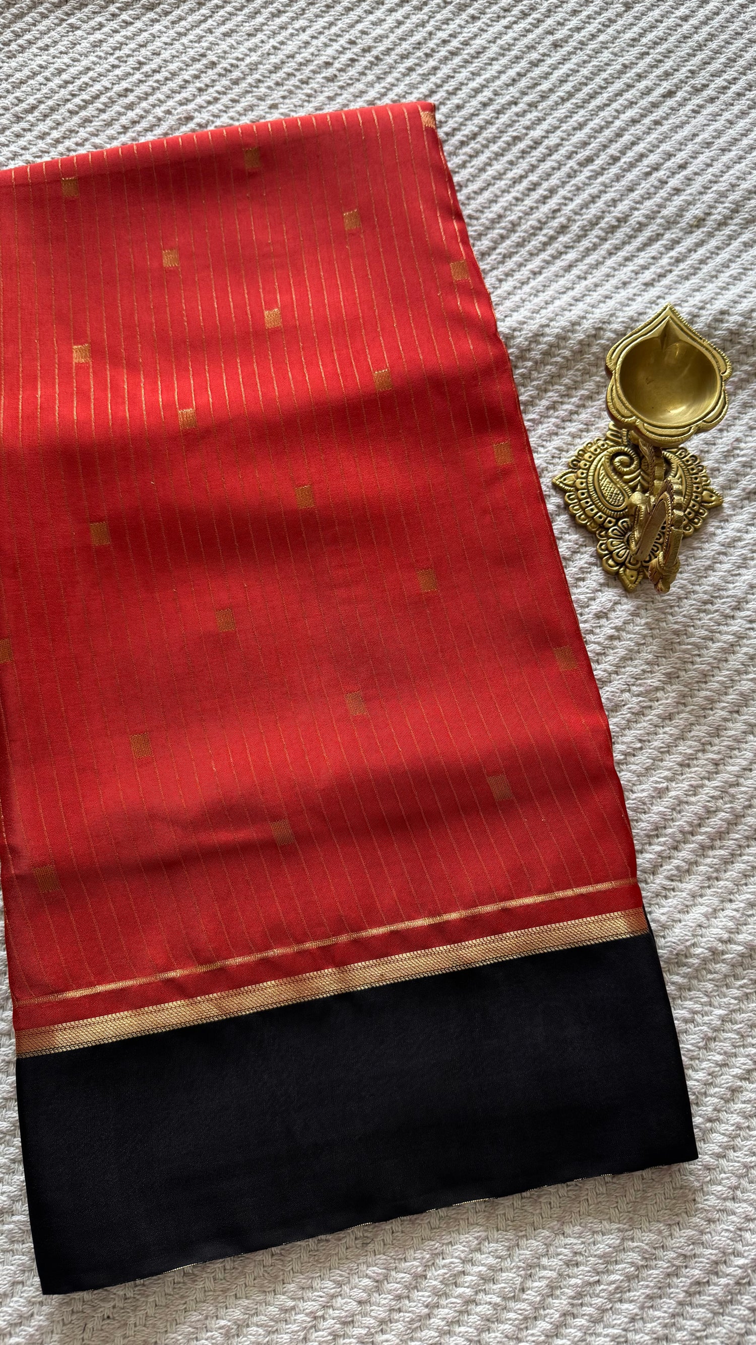 SUV4802-RED WITH BLACK