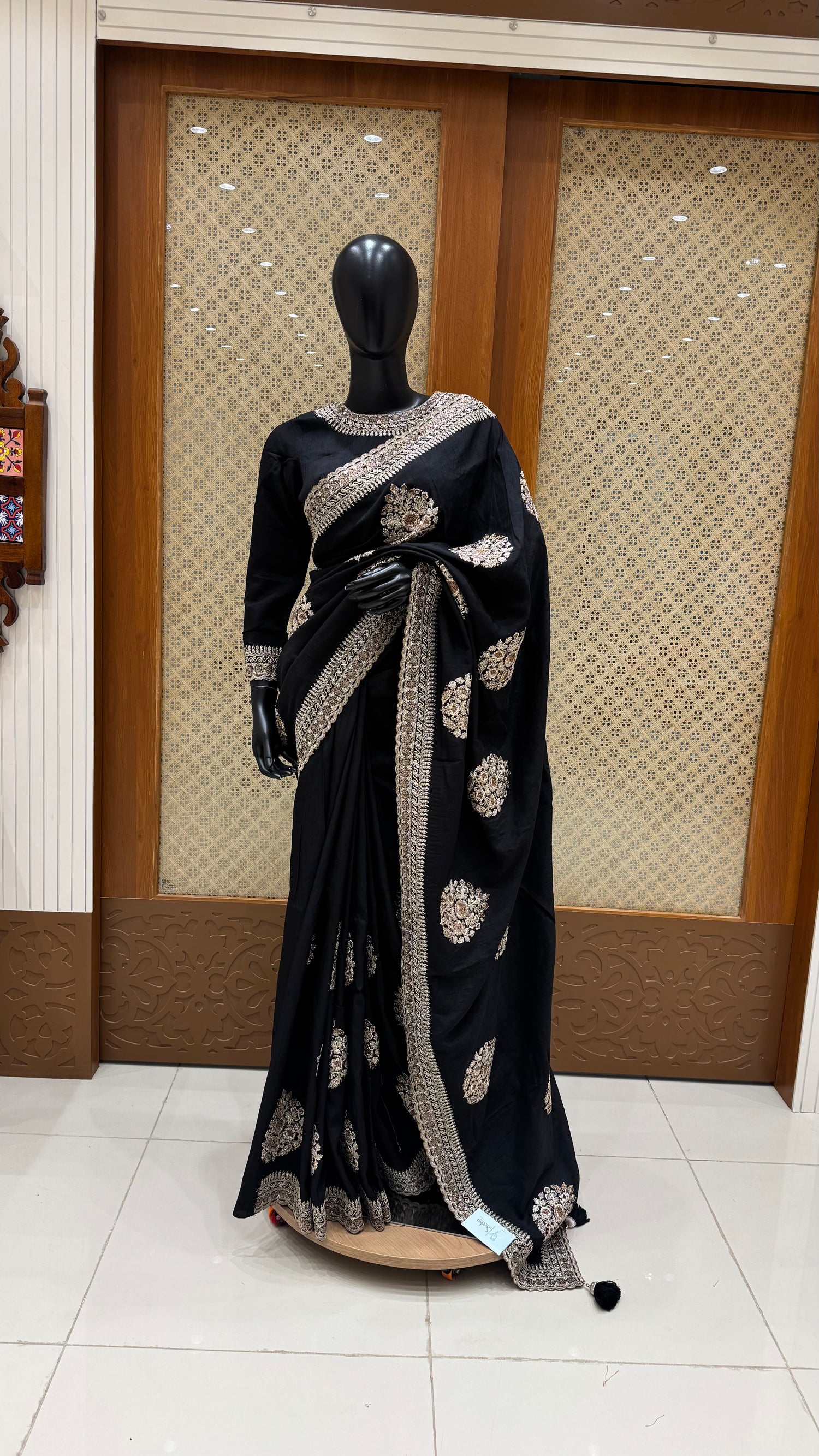 SUV4679-BLACK