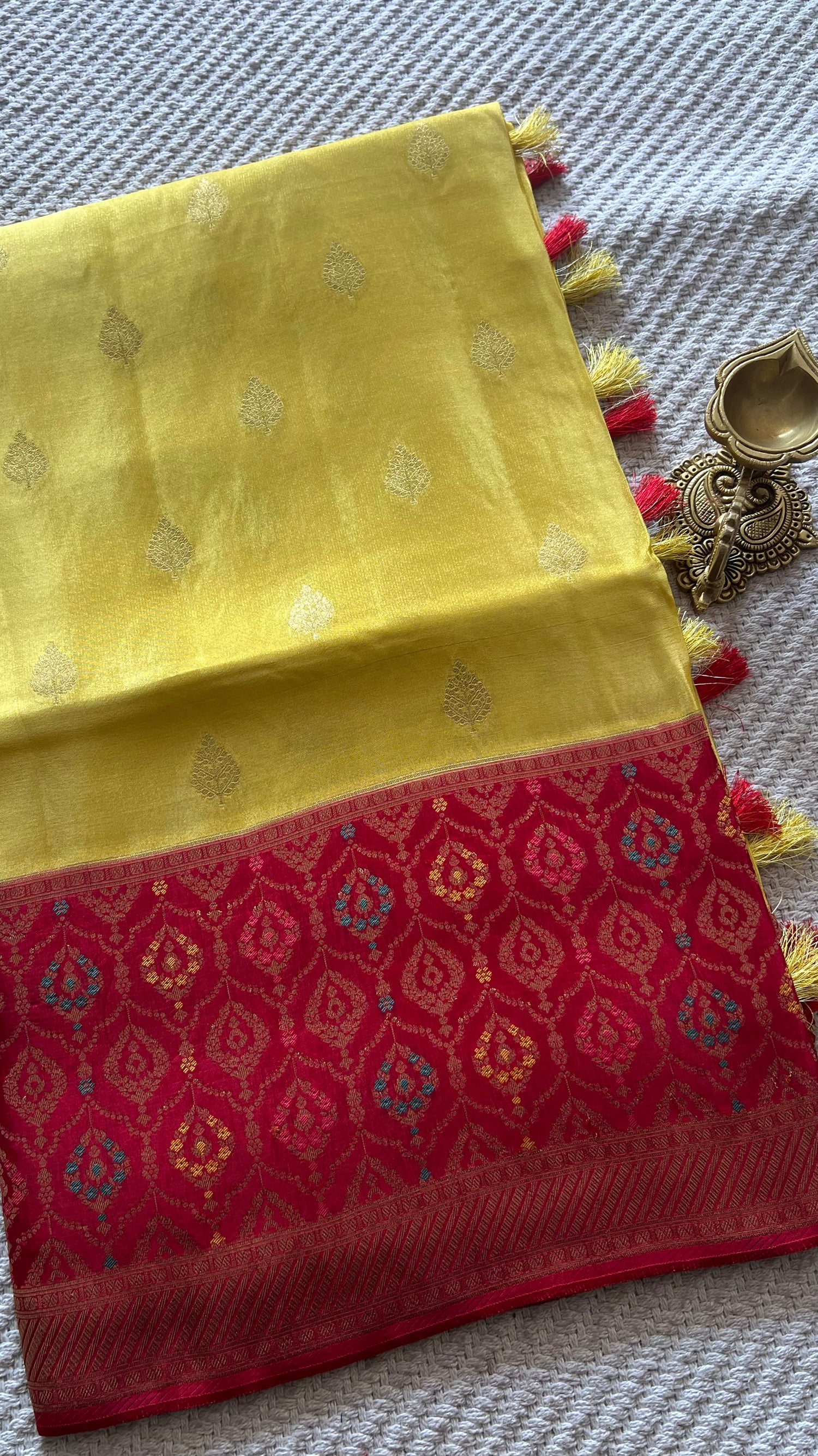 SUV4850-YELLOW WITH RED