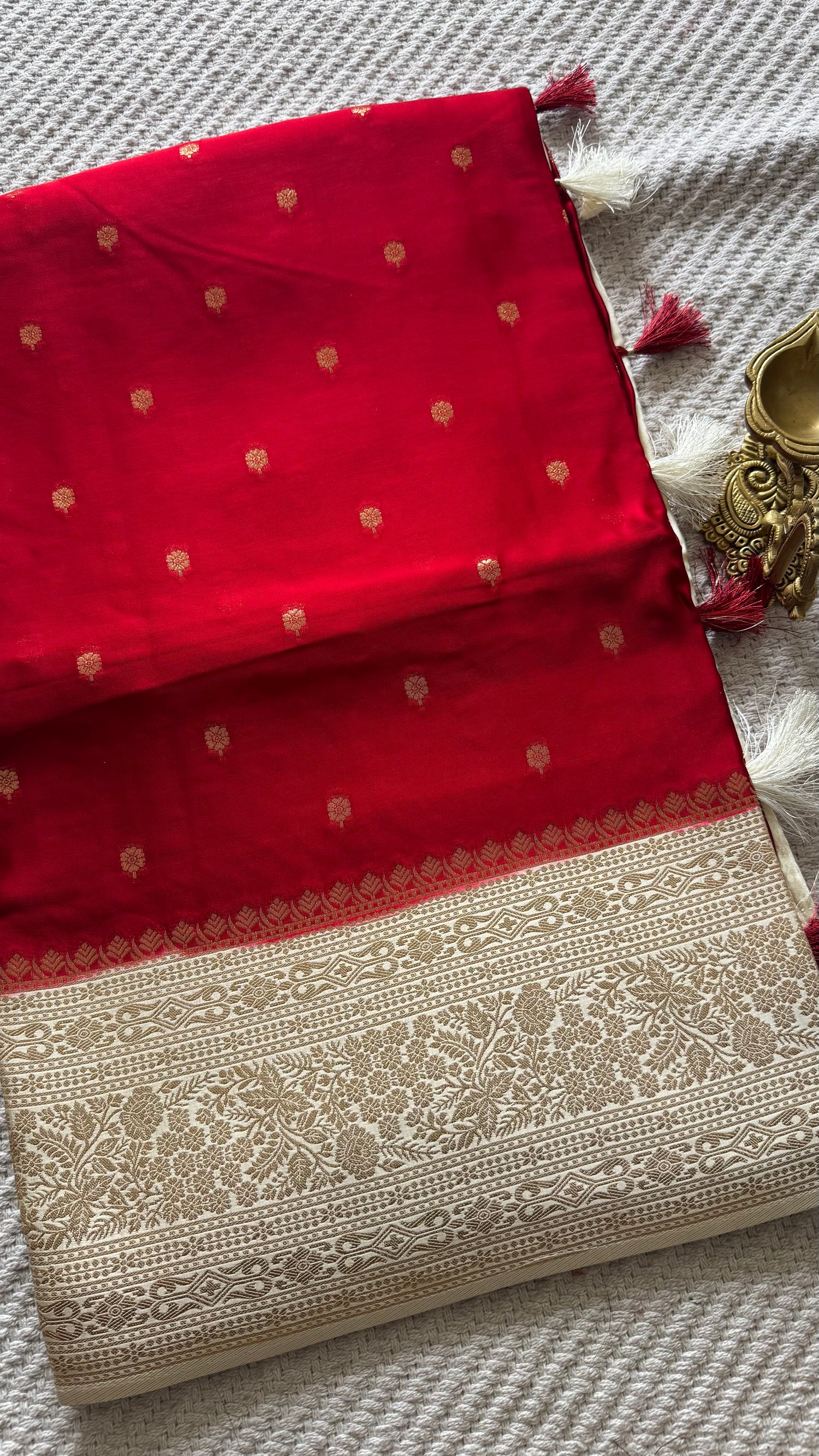 SUV4872-RED WITH OFFWHITE