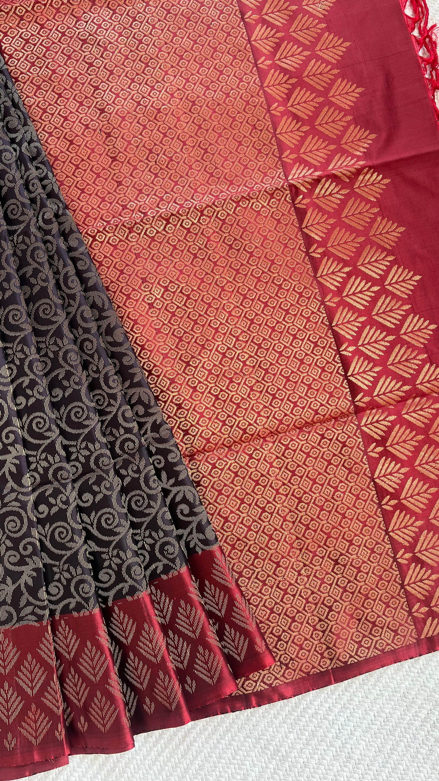 SUP1484 - BLACK WITH RUSTRED PURE SOFT SILK SAREE