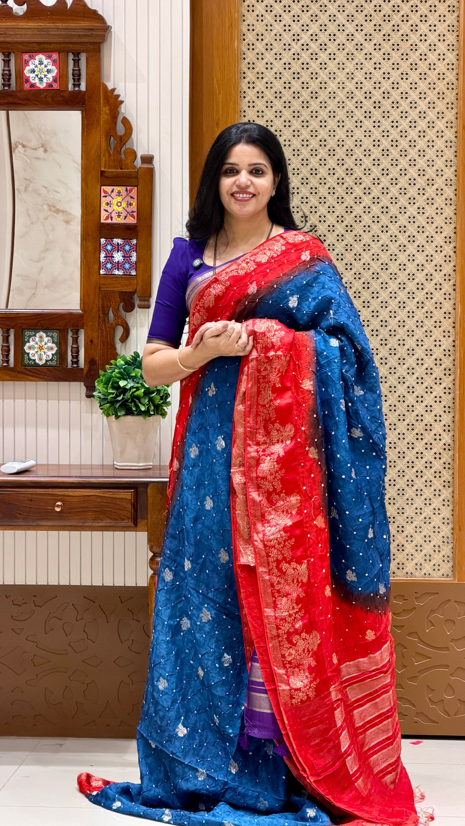 SUV5495-SAPHIREBLUE WITH RED