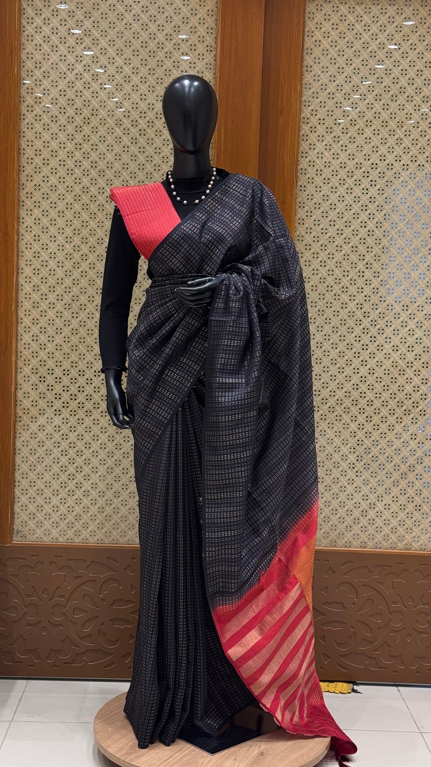 SUV3873-BLACK WITH RED