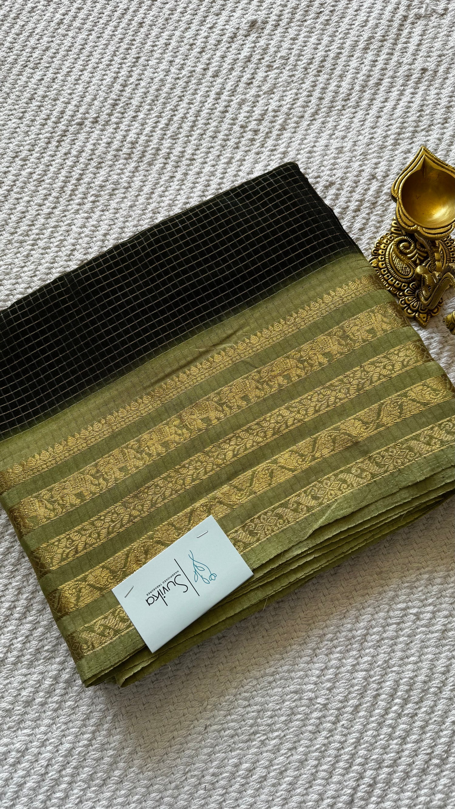 SUV4349-BLACK WITH GREEN