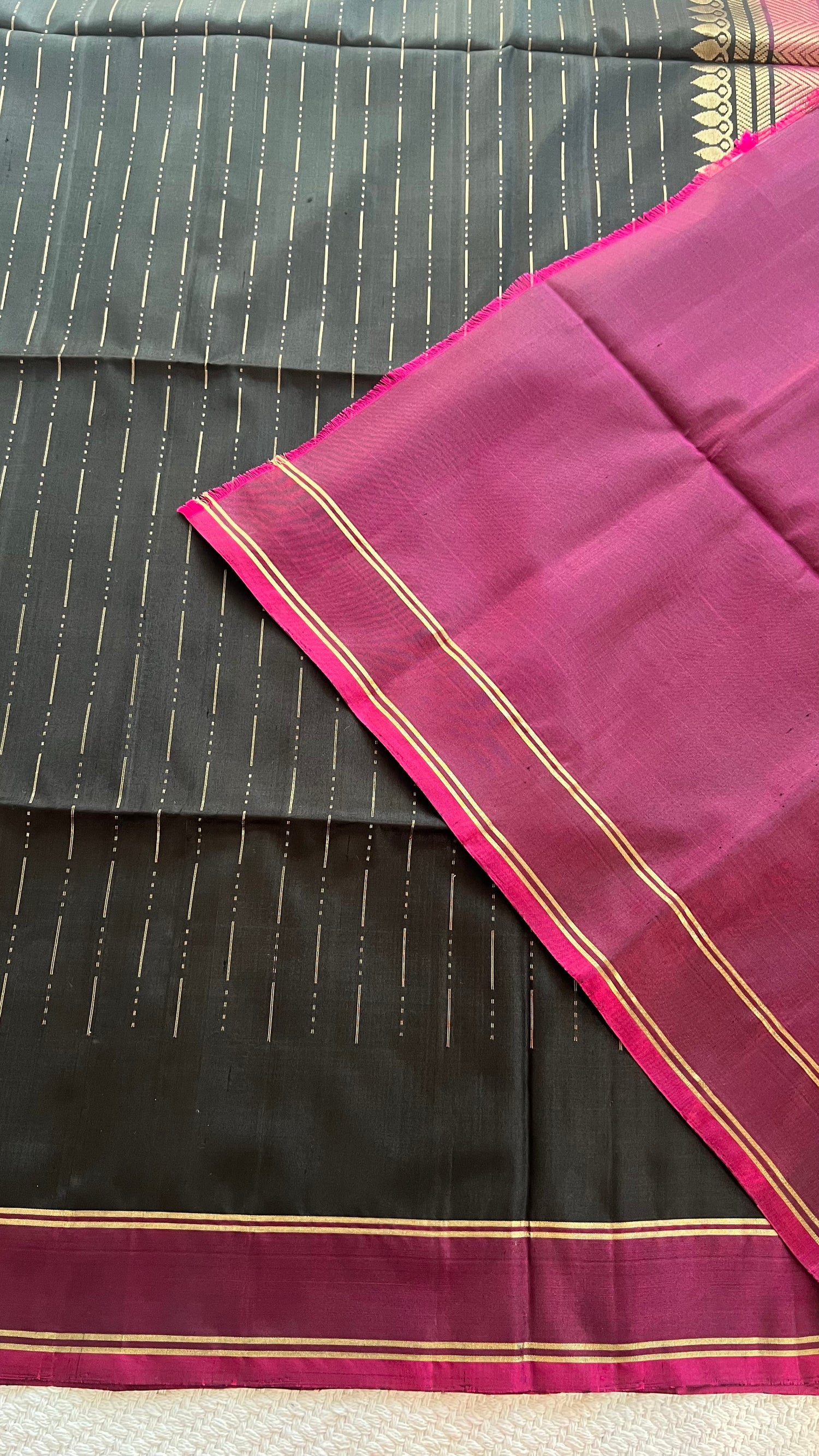 SUV3076 - BLACK WITH MAGENTA PURE SOFT SILK SAREE