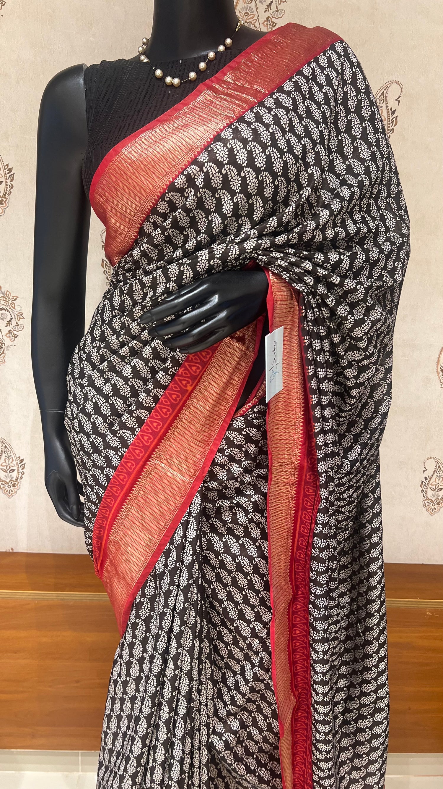 SUV1505-BLACK WITH RED