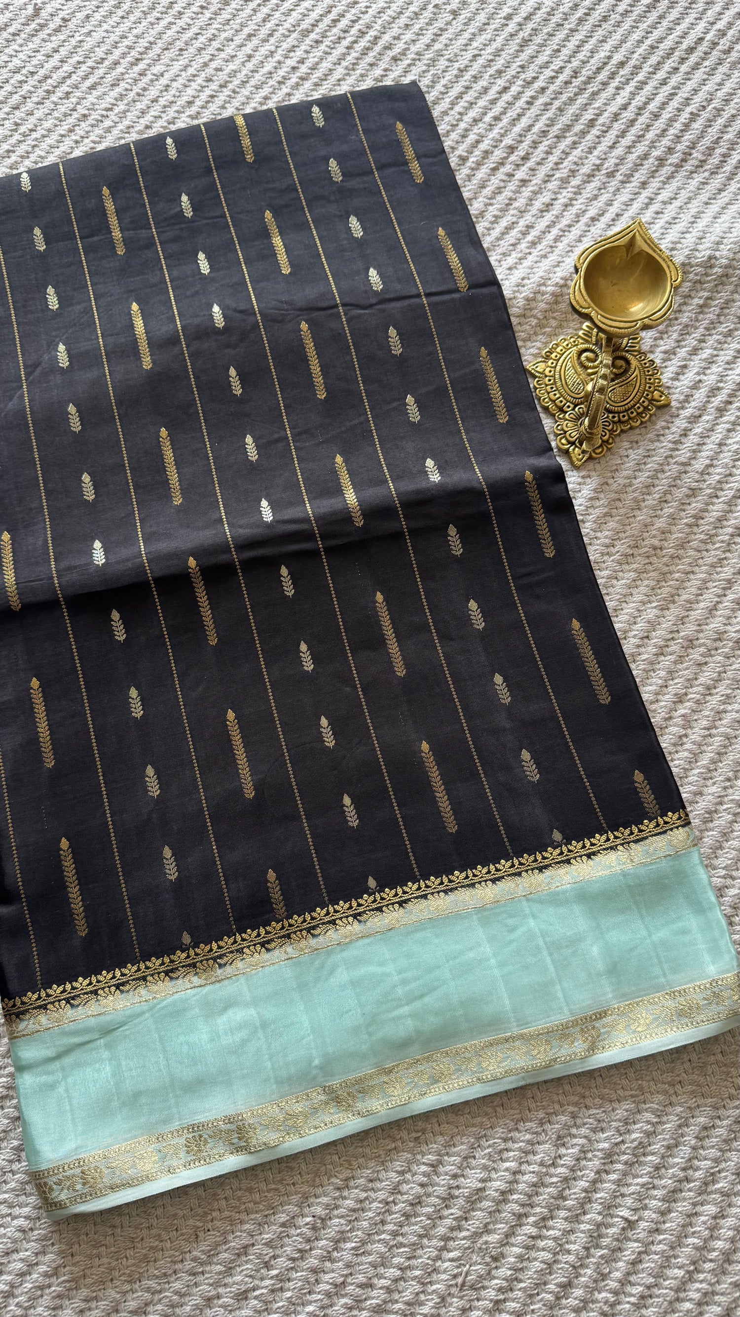 SUV4851-BLACK WITH SEABLUE