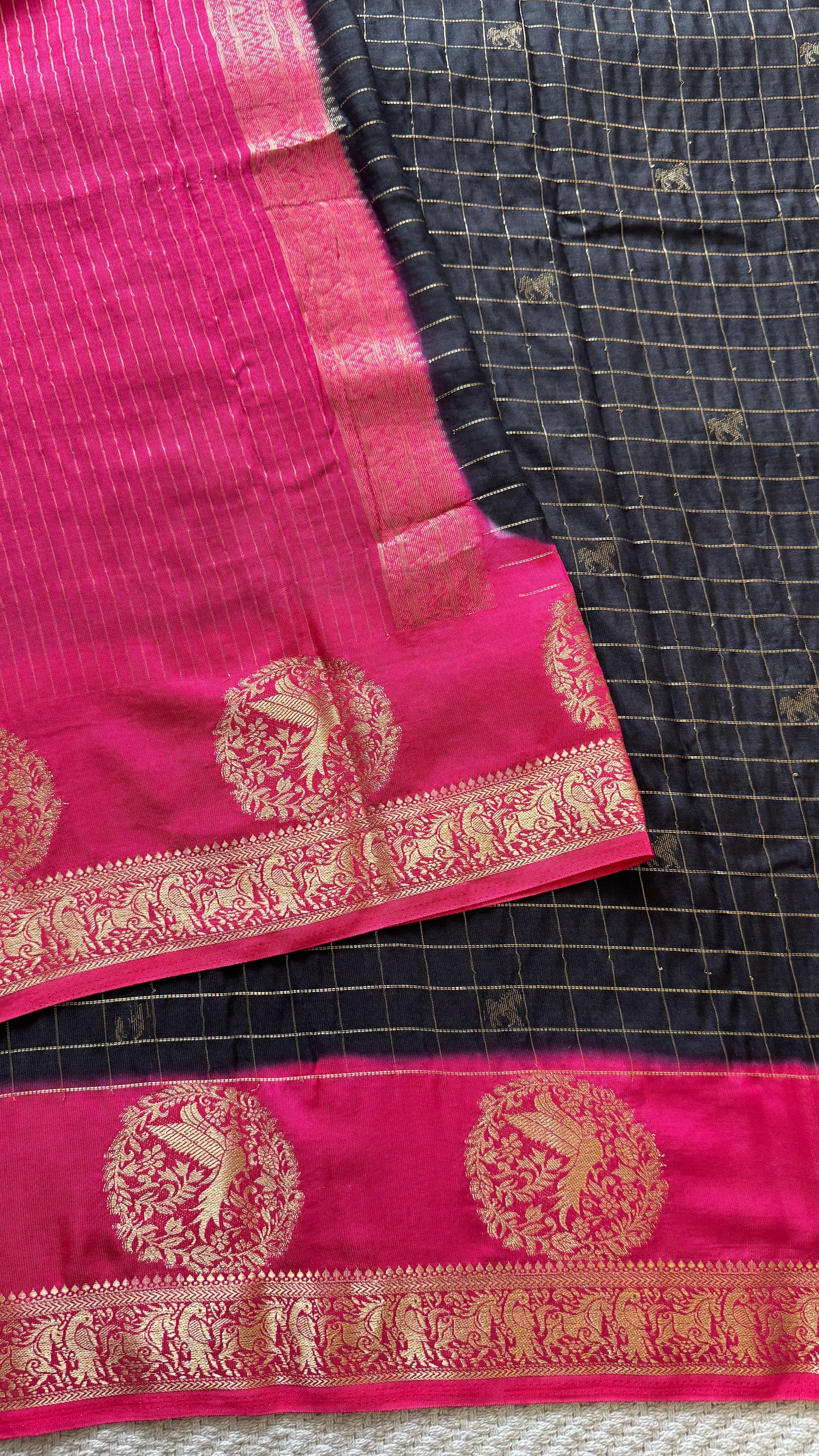 SUV5478-BLACK WITH PINK
