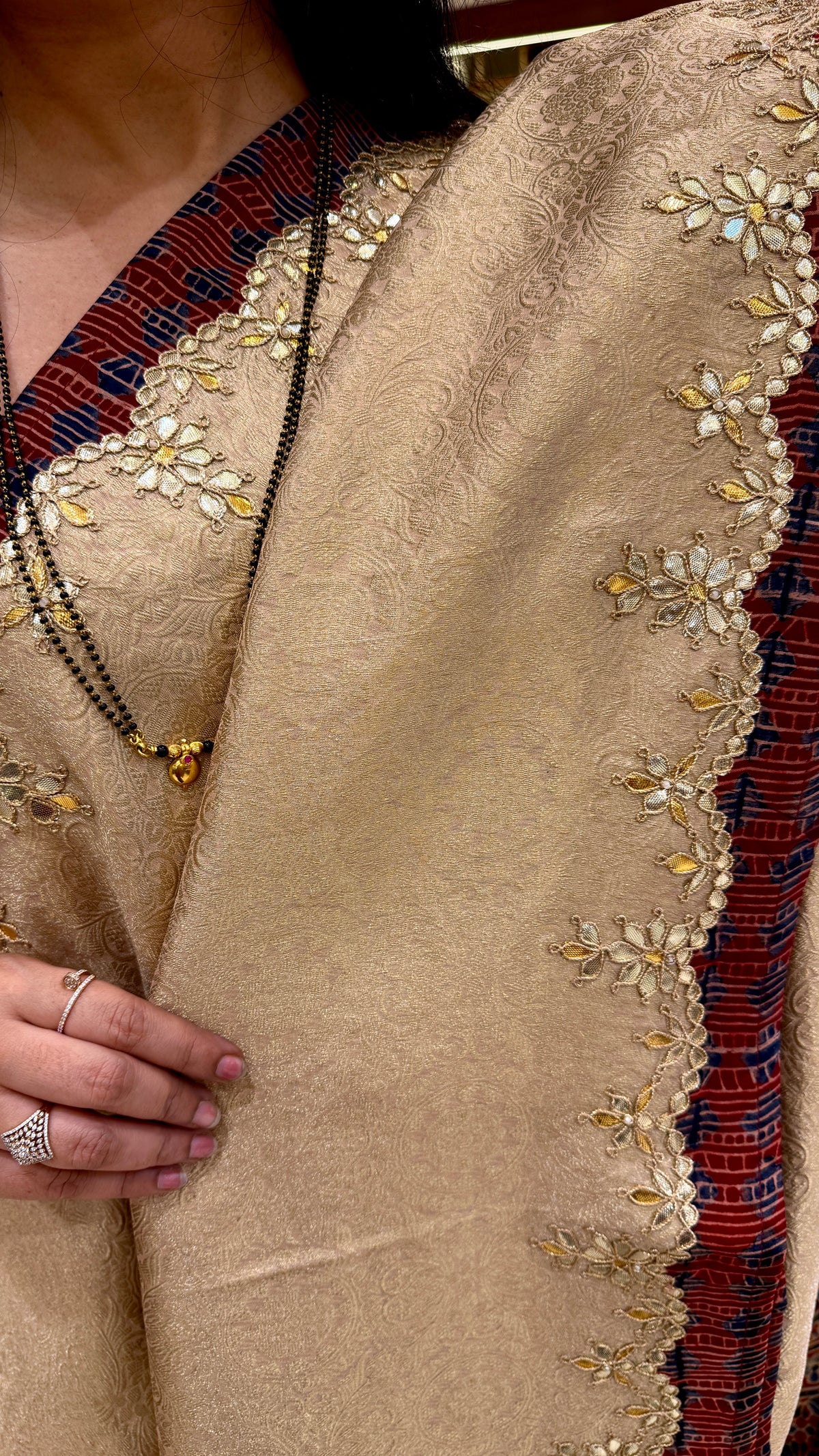 BROCADE CREPE SUV4614-BEIGE WITH RED