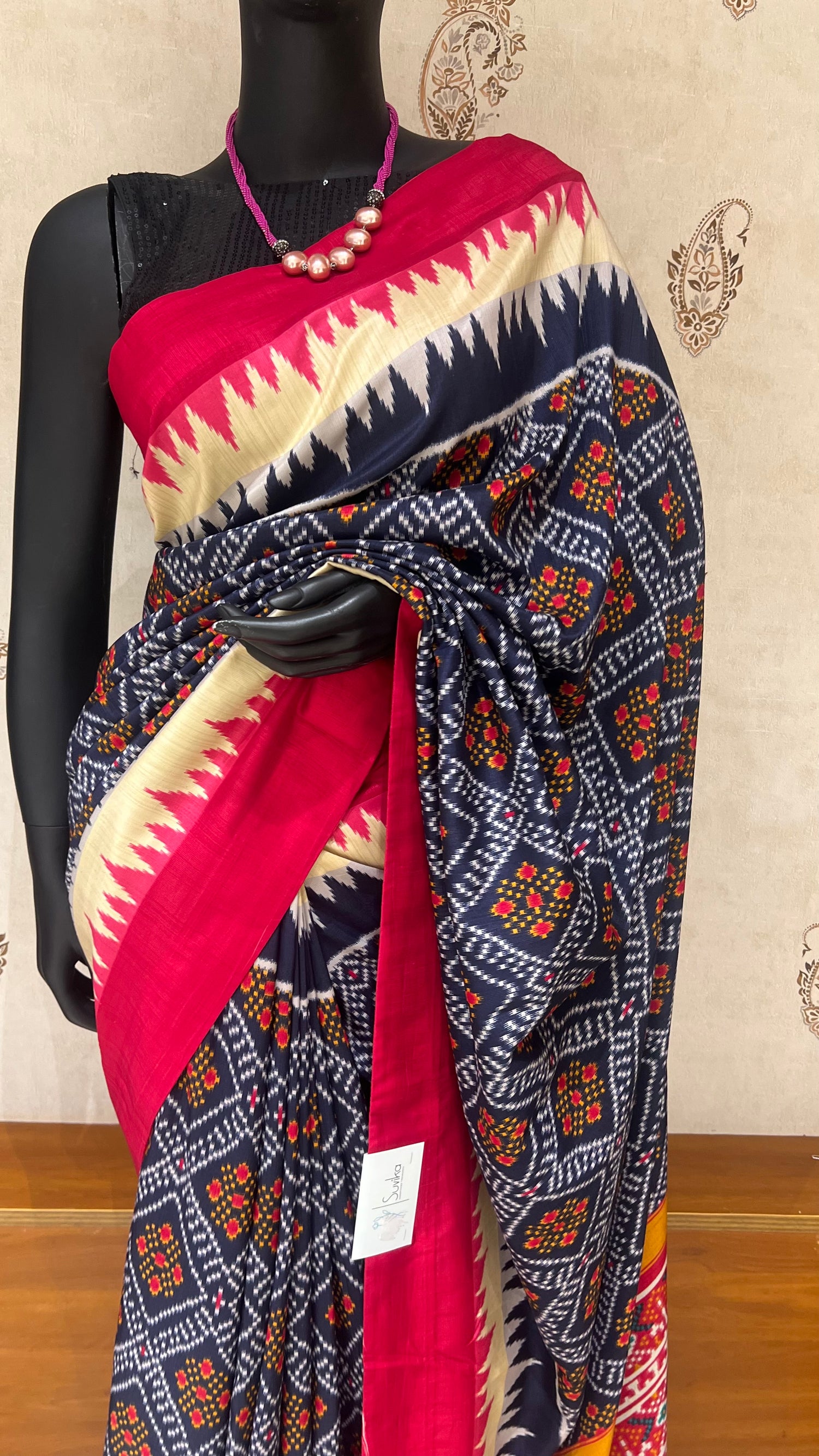 SUV3888-BLACK WITH RED