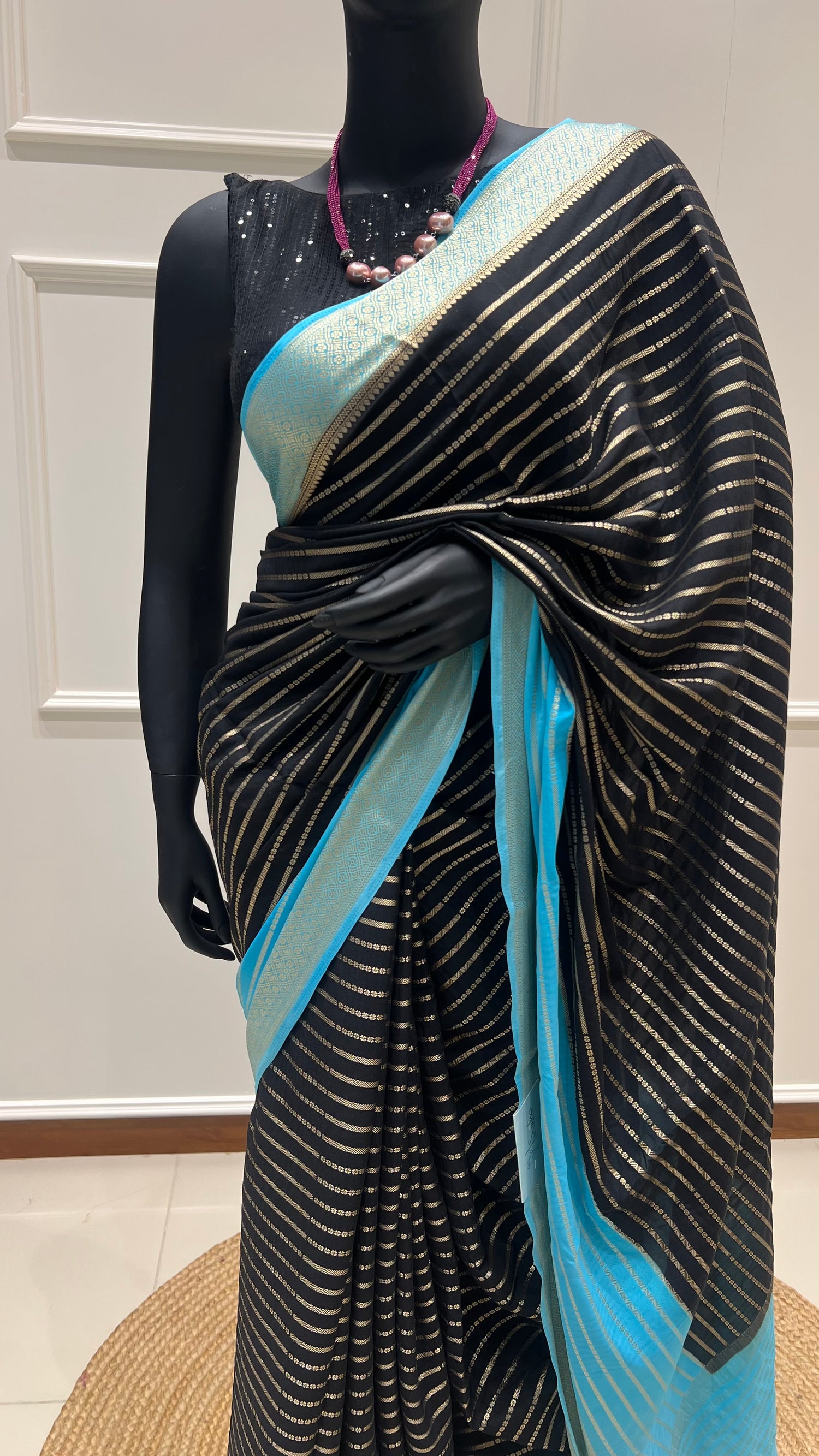 SUV2733-BLACK WITH BLUE