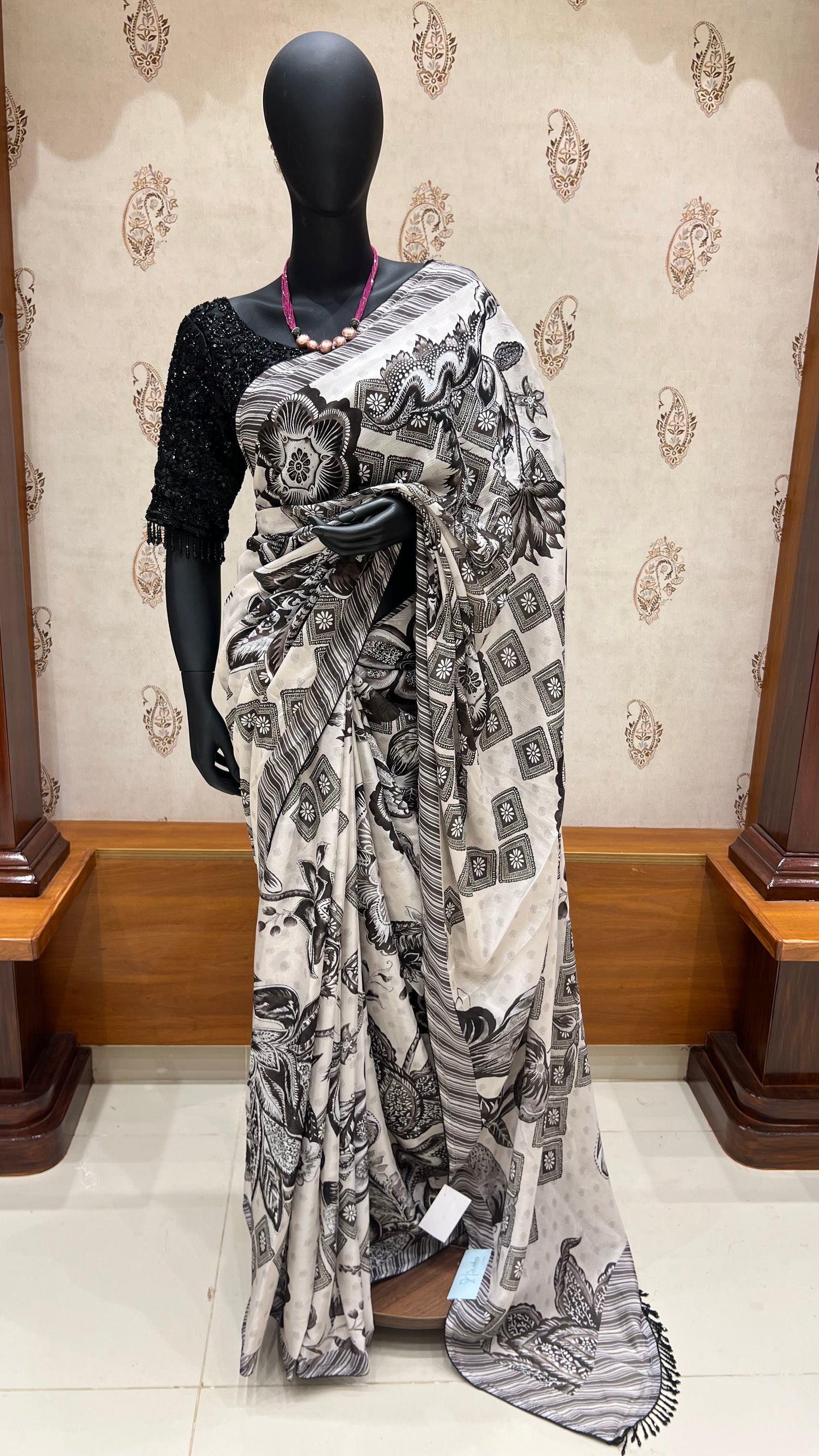 BLACK SEQUENCE BLOUSE SUV4404-BLACK AND WHITE