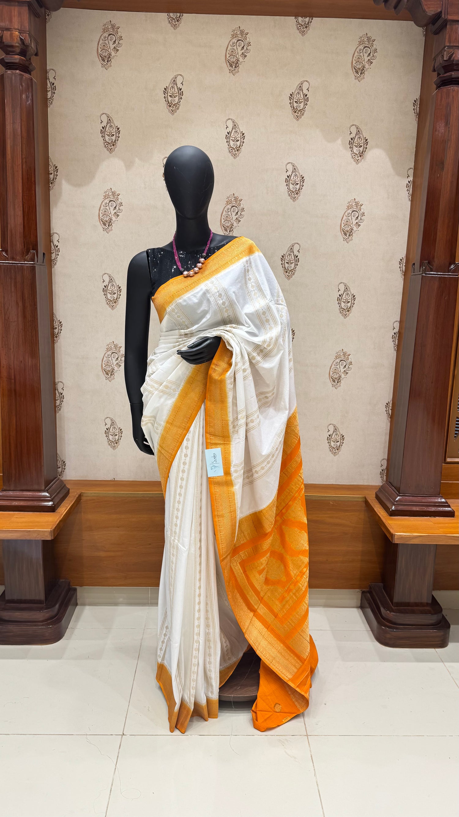 SUV2674 - WHITE