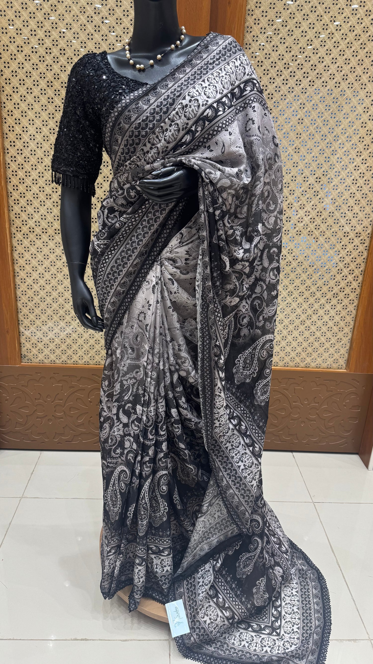 SUV4406-BLACK WITH WHITE