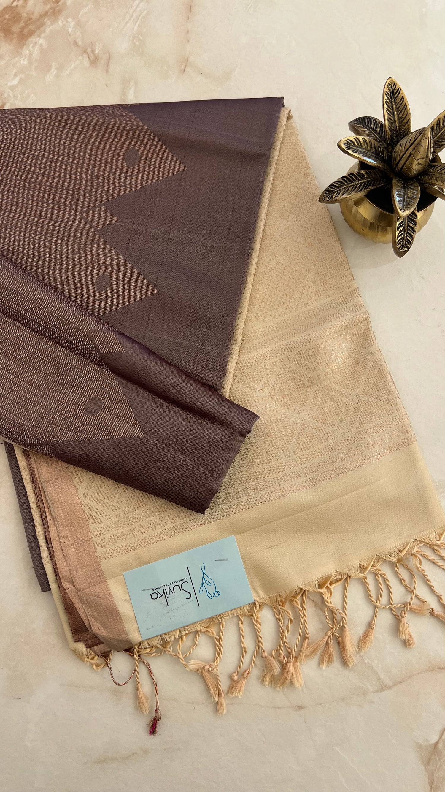 SUV3077 - GREY WITH OFFWHITE PURE SOFT SILK SAREE