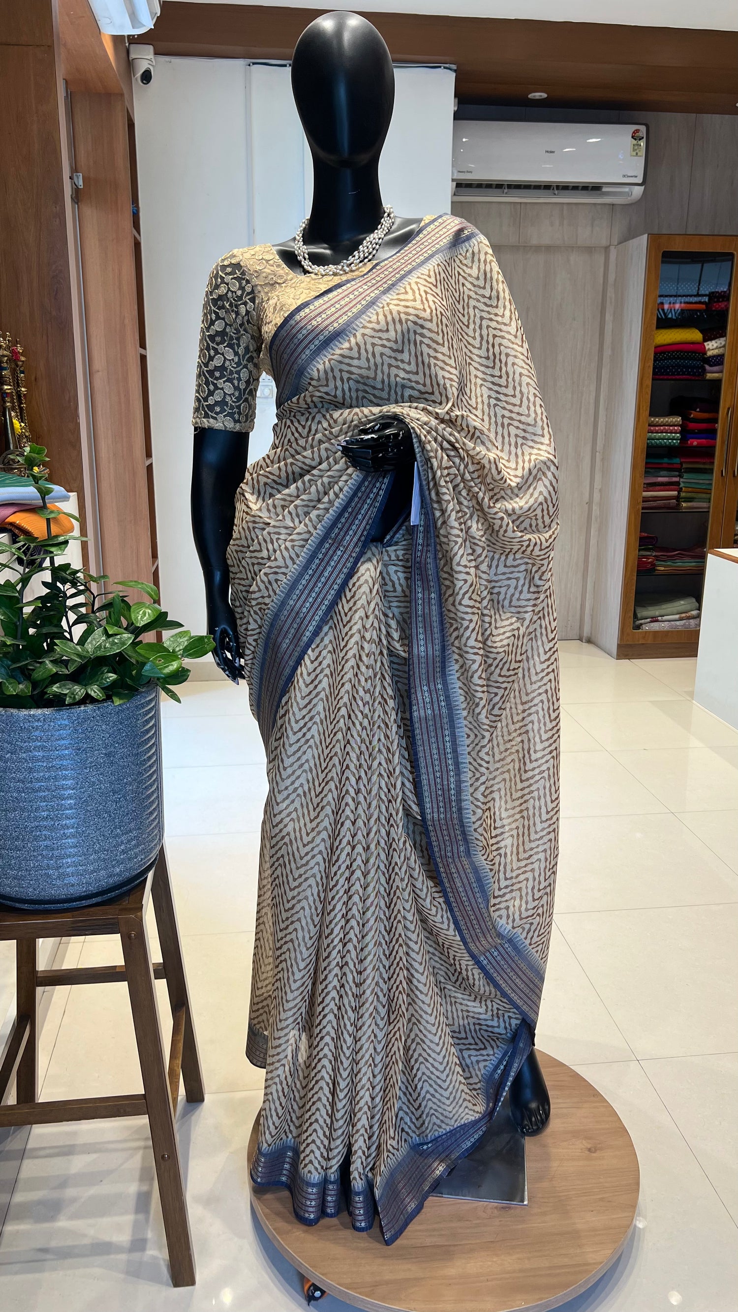 SUV2176-BROWN STRIPES