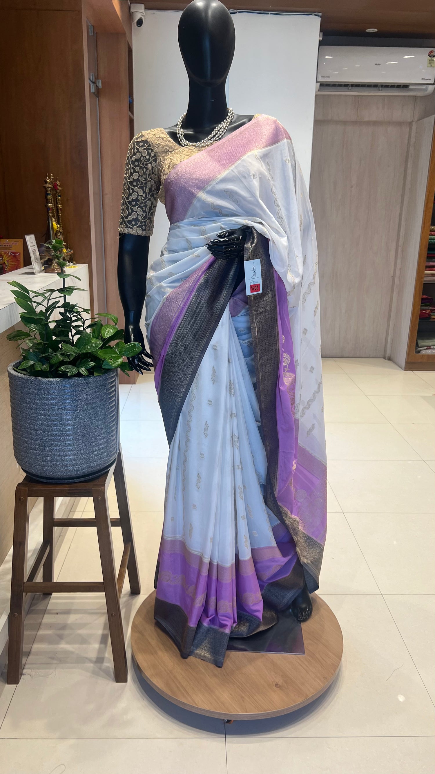 SUV2692 - WHITE WITH LAVENDER