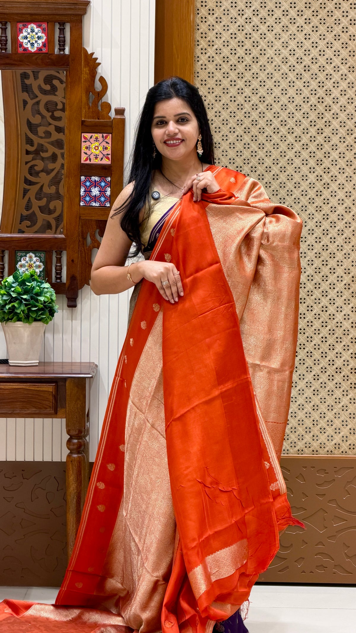 SUV5677-RUST ORANGE TISSUE CREPE SAREE