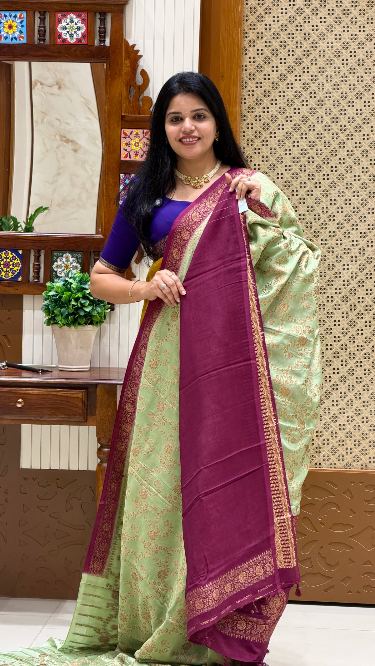 BANARASI CREPE SUV5785-PISTA WITH WINE