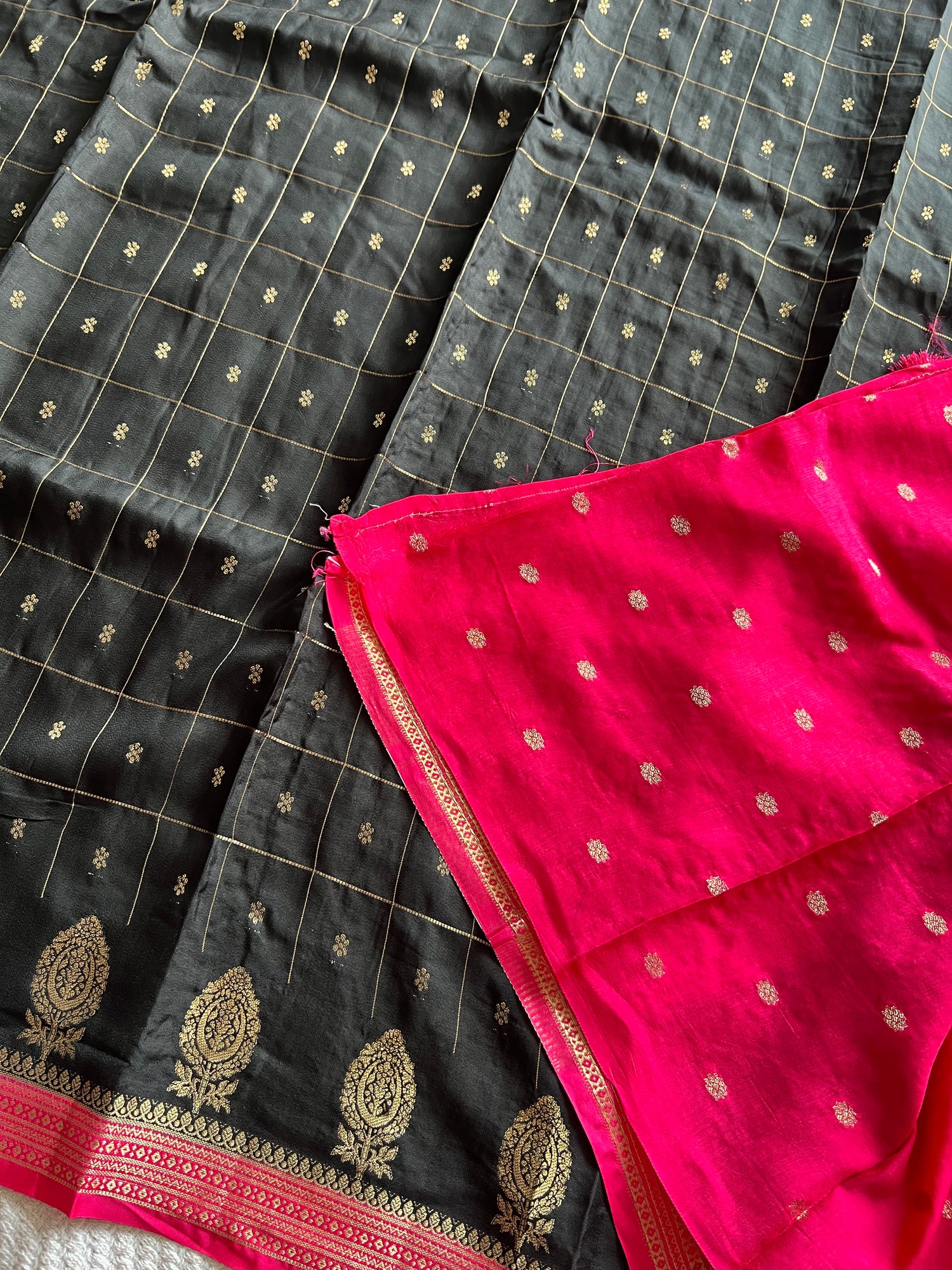 SUV3670-BLACK WITH PINK