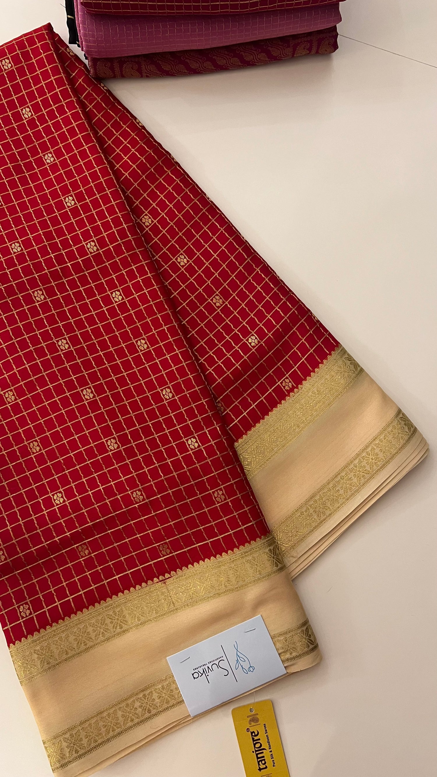 PSUV178 RED WITH OFFWHITE